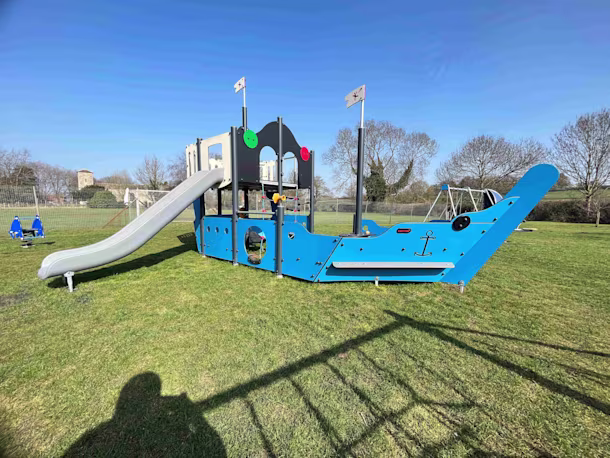 Willoughton Playing Field - Image 3