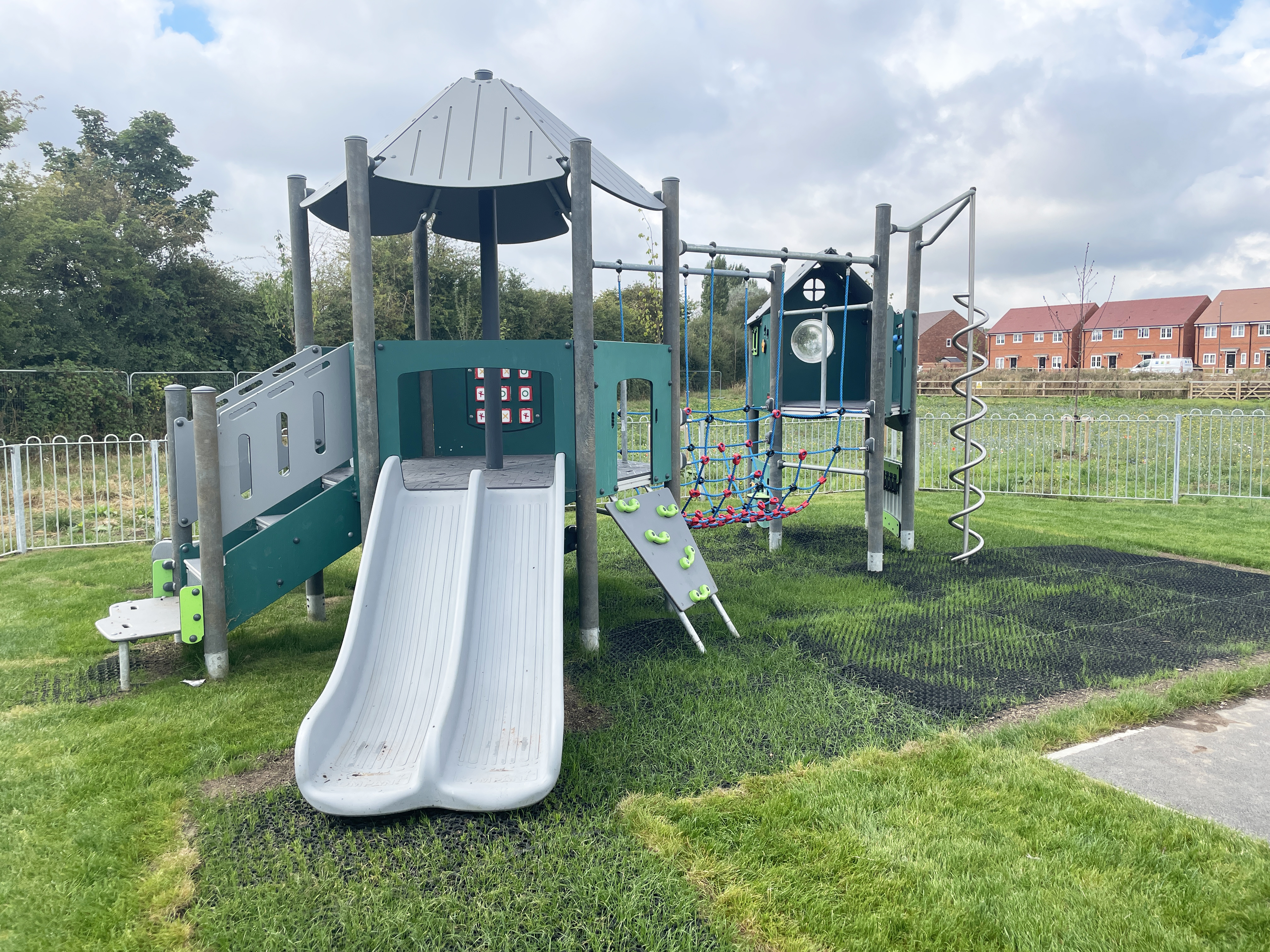 Farendon Fields, Aylesbury - large image