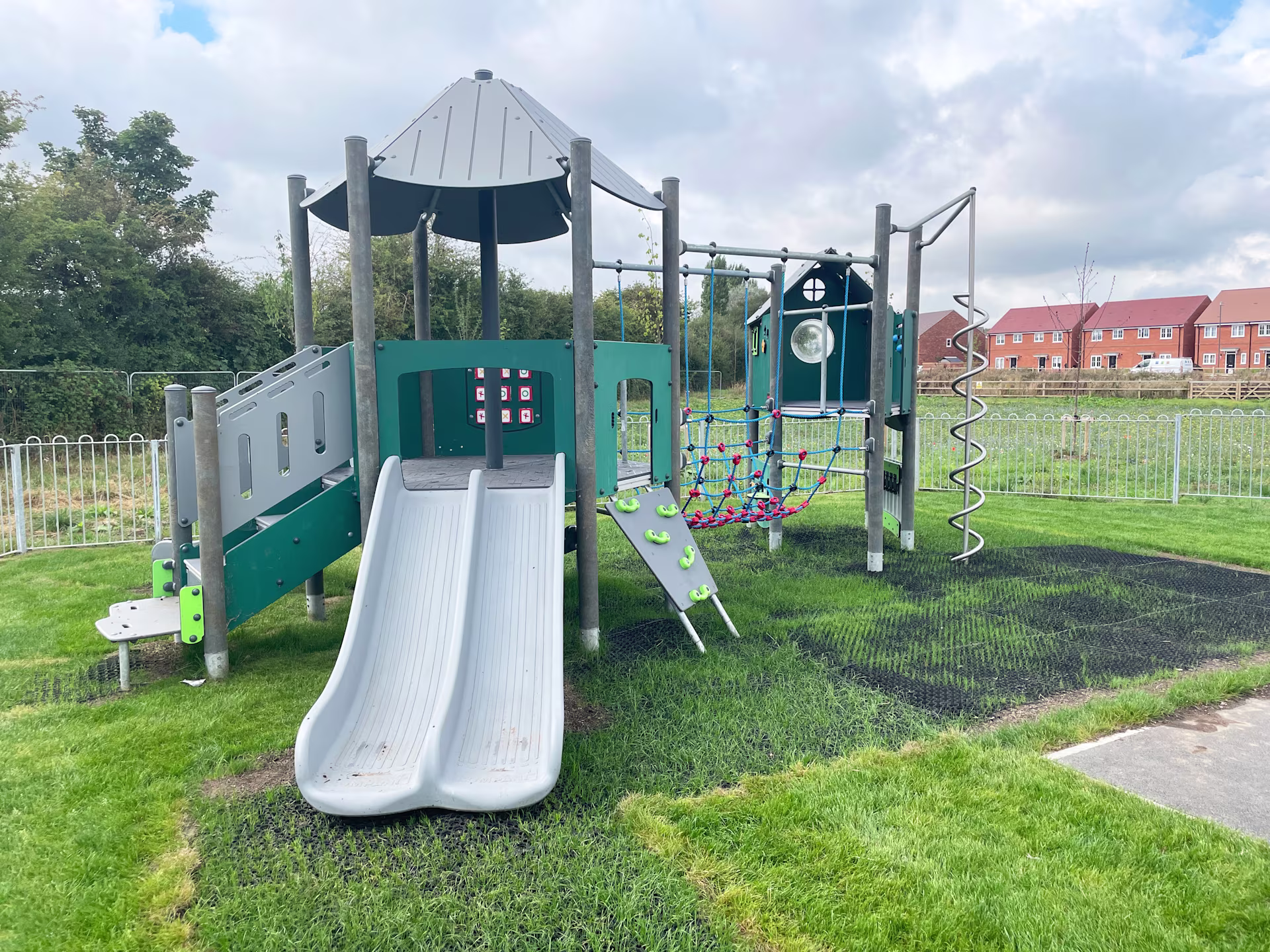 Farendon Fields, Aylesbury - large image