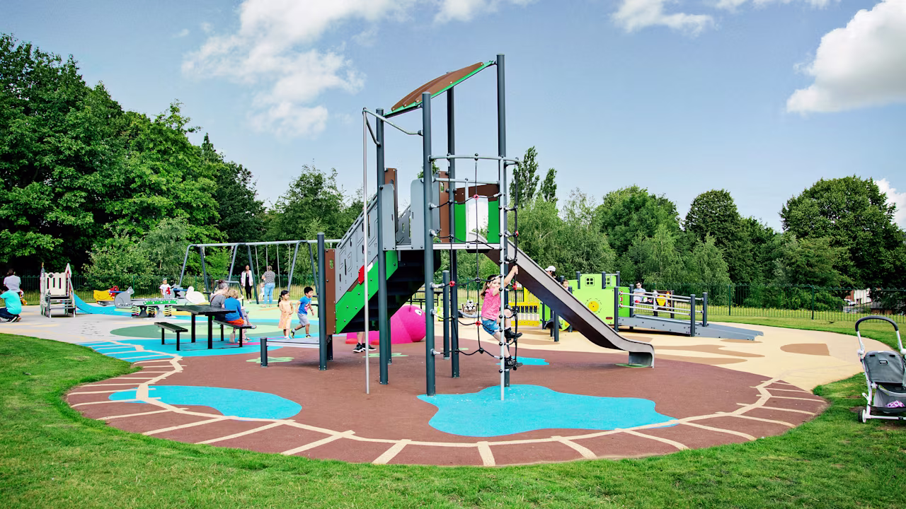 pcm212021 torres de juego con escaleras momentos edad escolar con niños