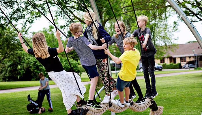 LOCALISED Cocowave-pendulum-swing