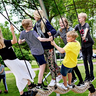 LOCALISED Cocowave-pendulum-swing