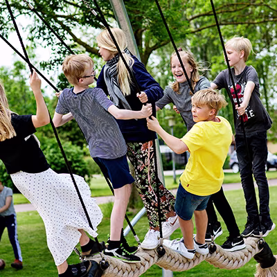 LOCALISED Cocowave-pendulum-swing