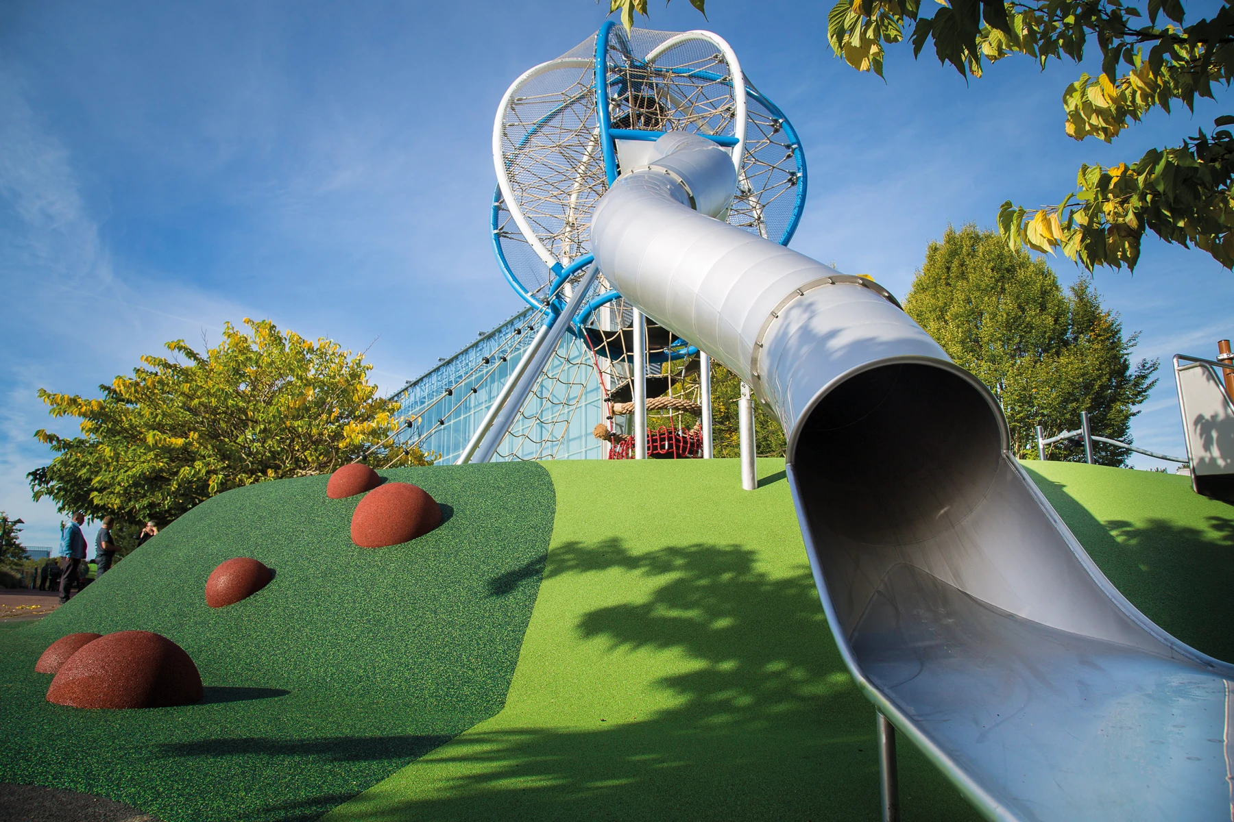 "hot-air balloon" rope playground design at themepark Futuroscope