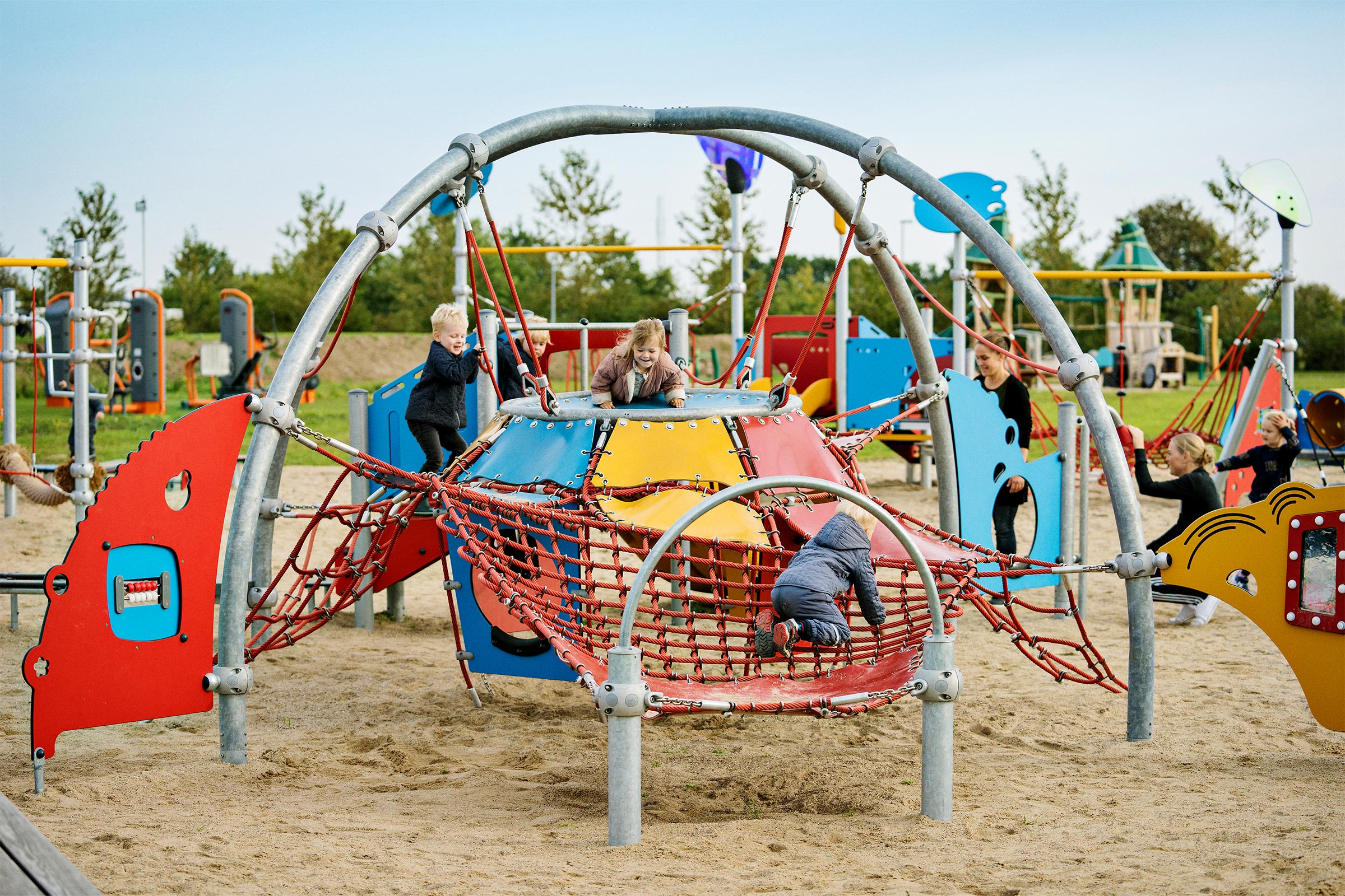 Monkey-trails-mini top-slider 230926 226b8750 070141a5