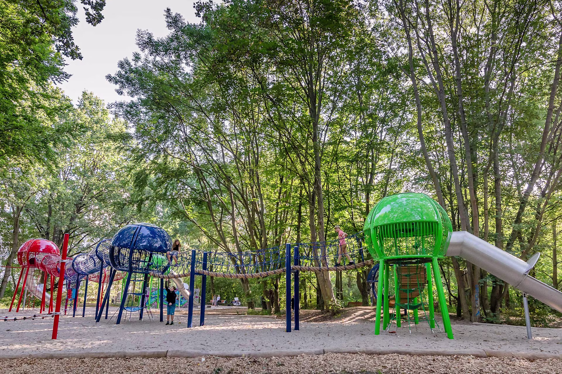 DE-Ref Berlin Spielewäldchen-MärkischesViertel 2400x1600 4424272d-15975f27-Z3535