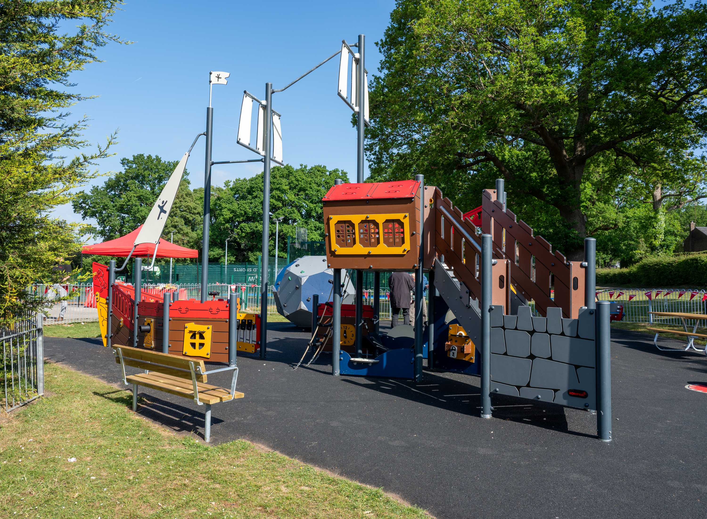 Holland Park, Mill Lane Playground, Tandridge District Council_UK_PCM102721_1