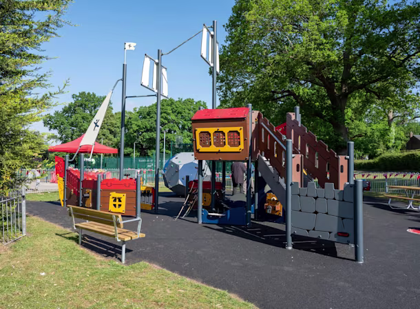 Holland Park, Mill Lane Playground, Tandridge District Council_UK_PCM102721_1