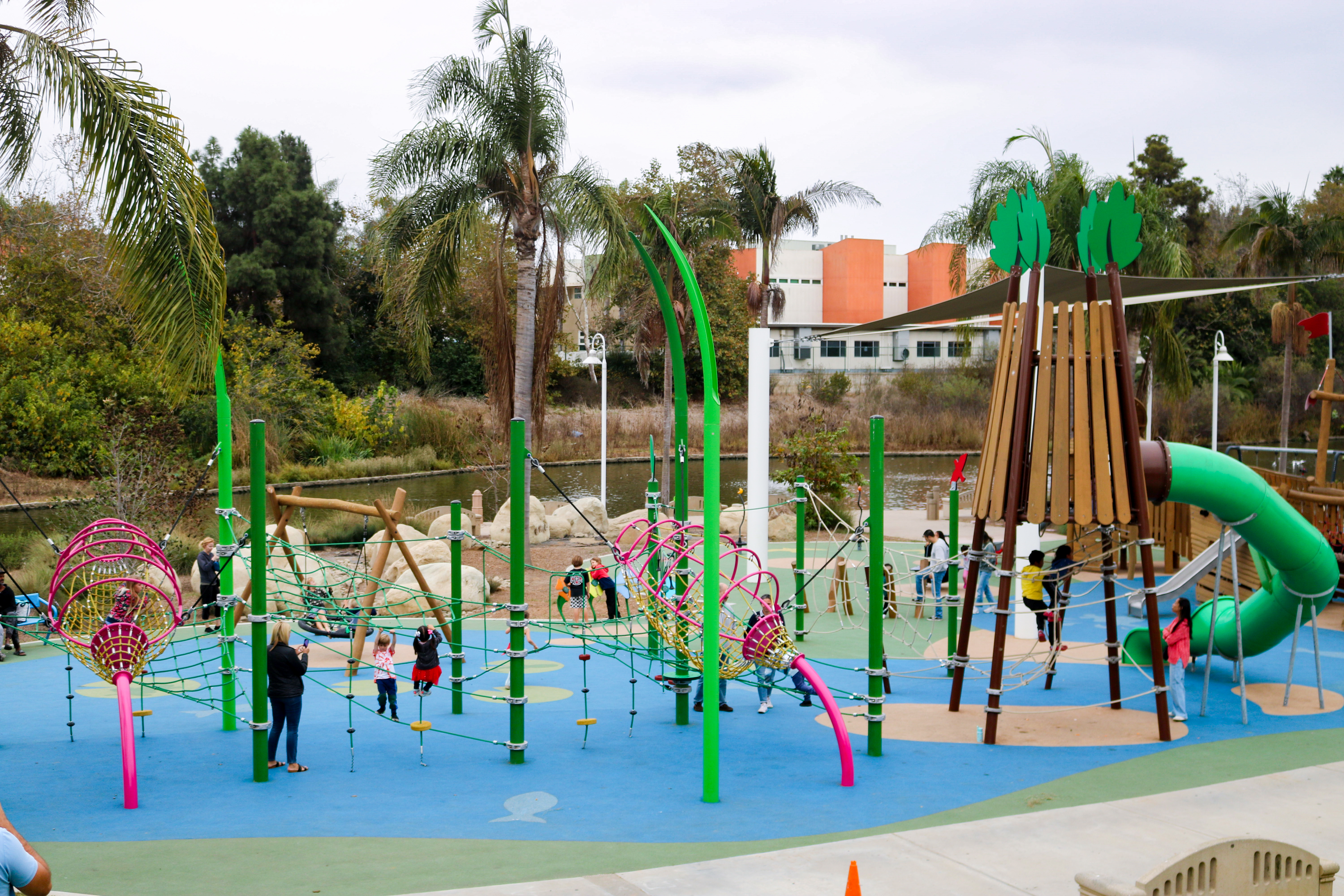 Wide shot of Polliwog Park in Los Angles, California