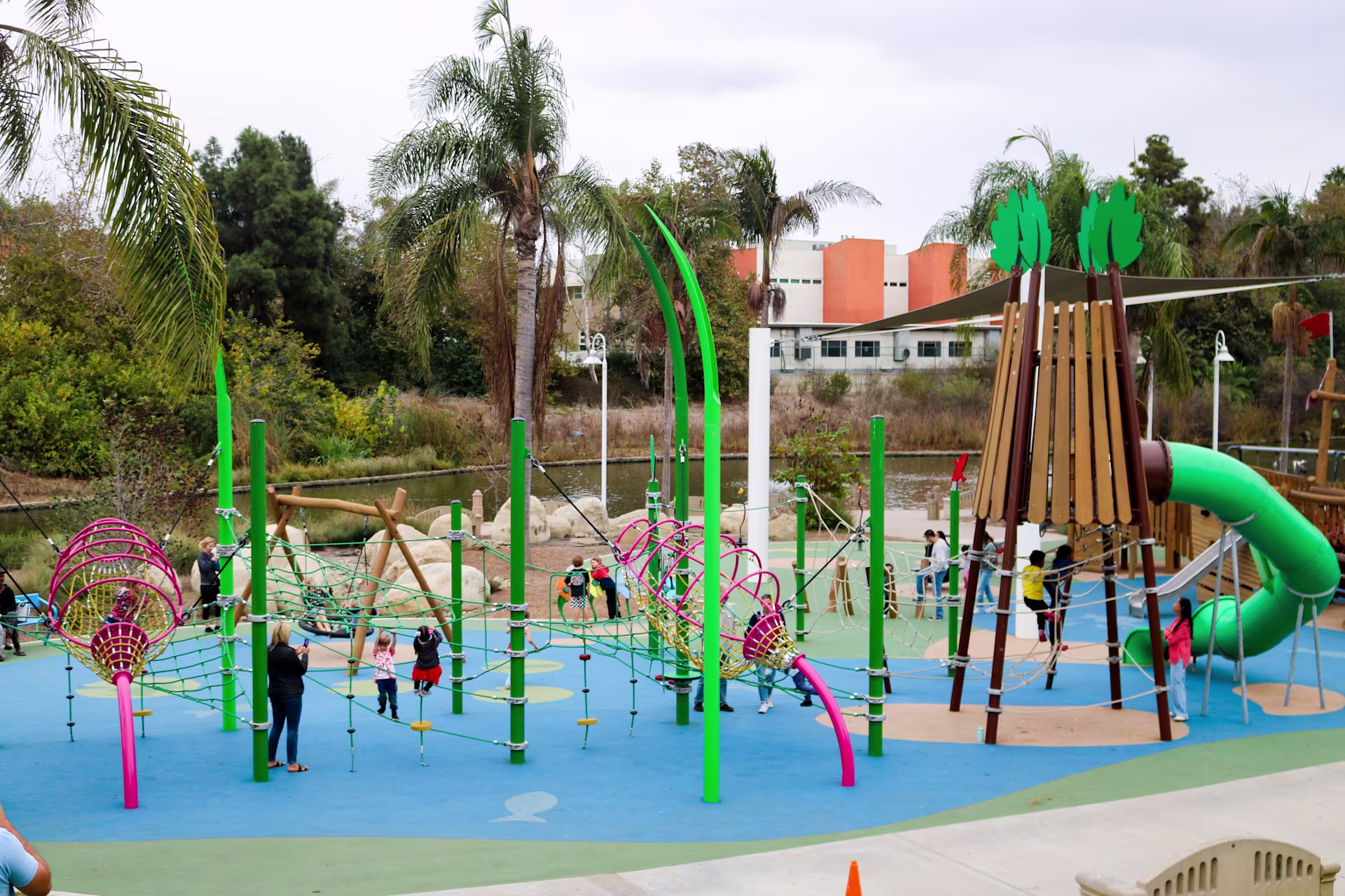 Wide shot of Polliwog Park in Los Angles, California