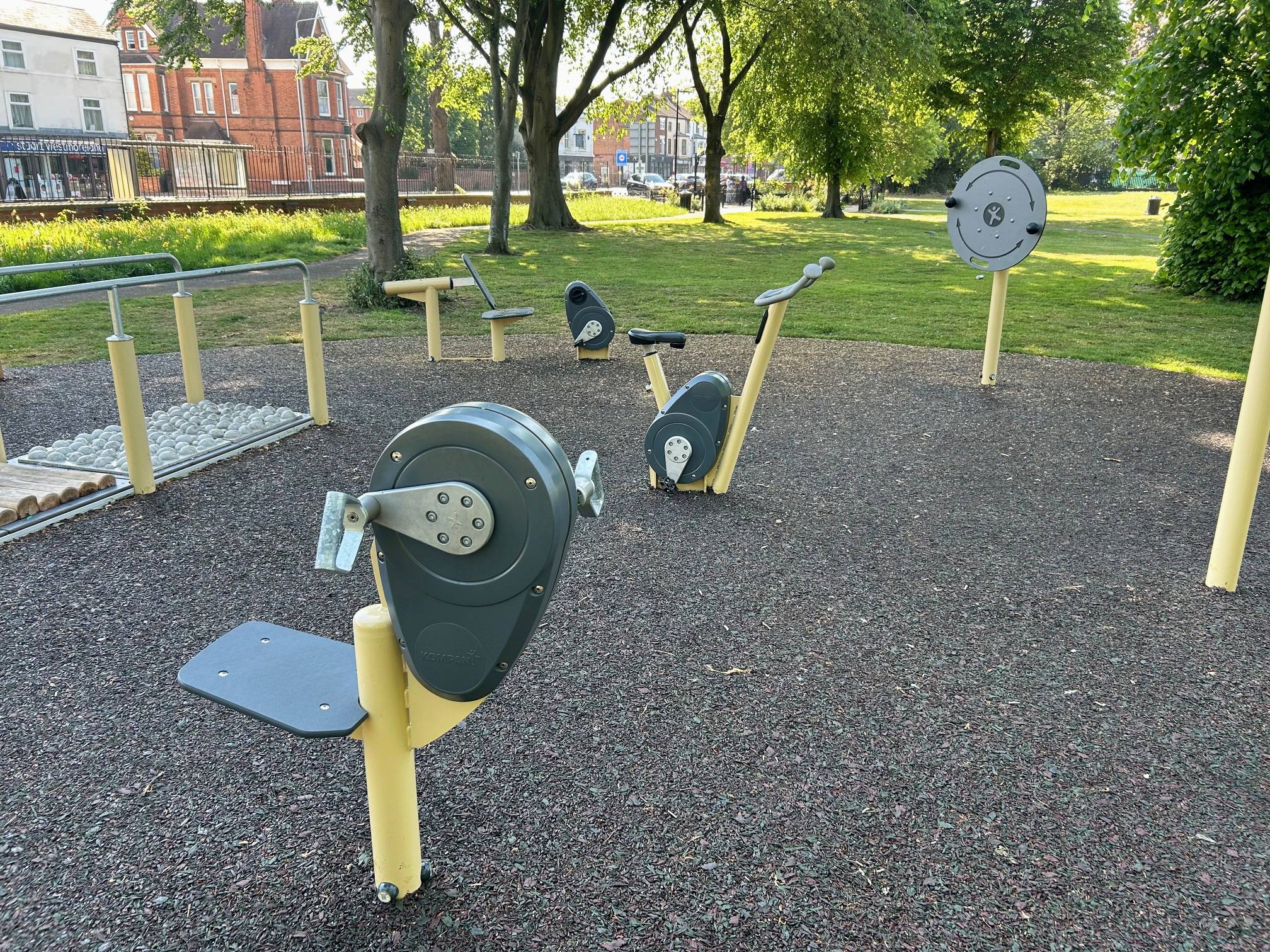 Southfields Park Fitness Zone, Charnwood Borough Council_UK 4
