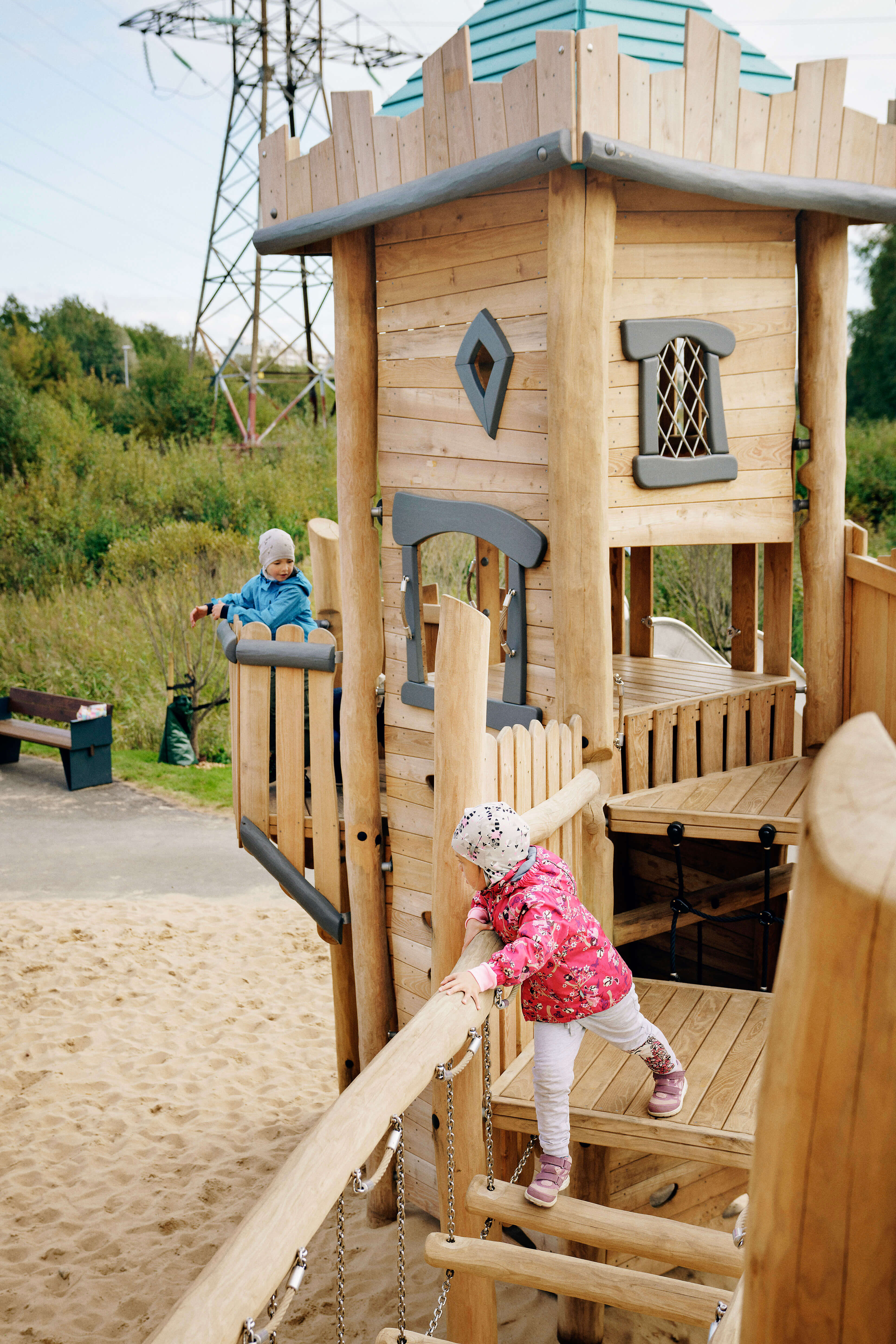 Parque infantil de madera natural robinia Fortress