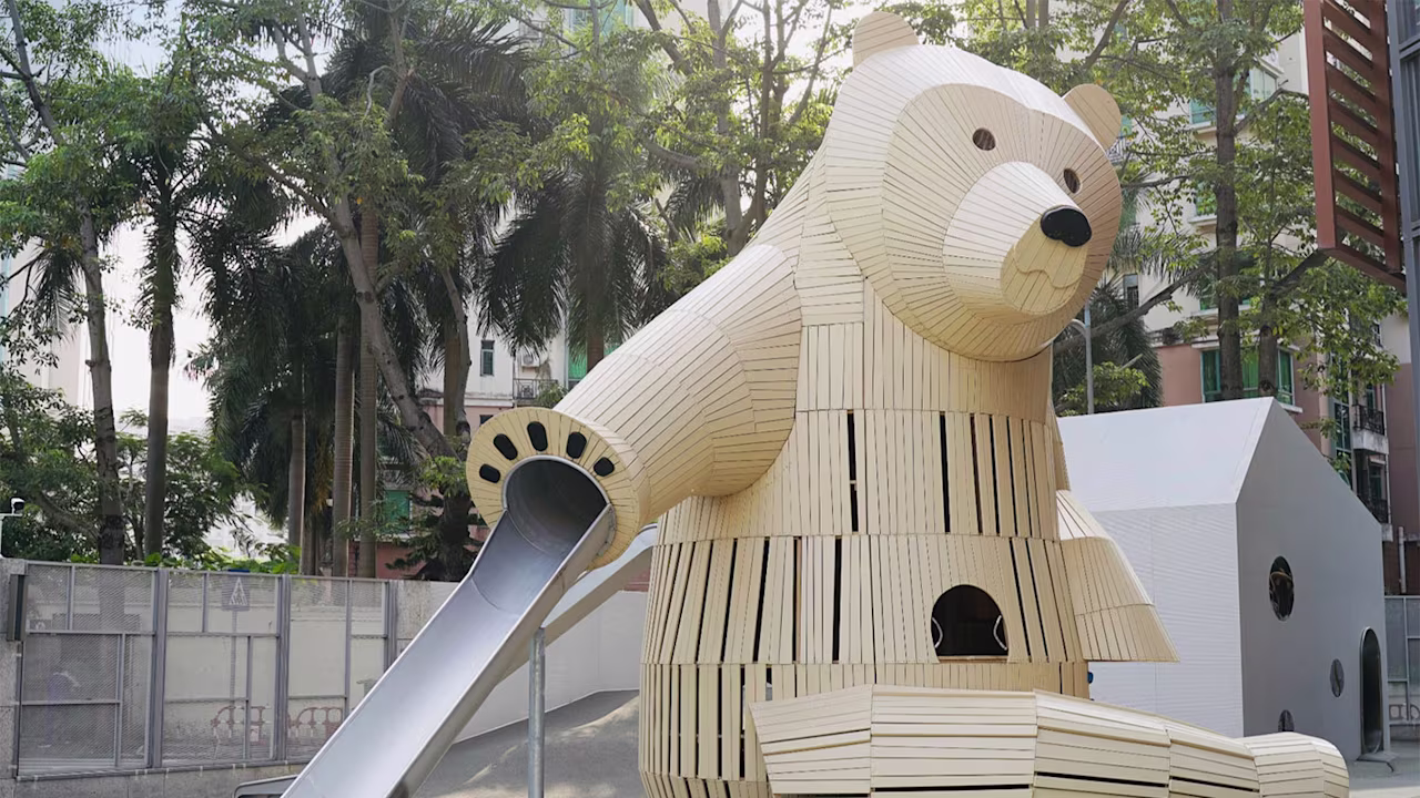 Robinia-Bear2 1500x1000