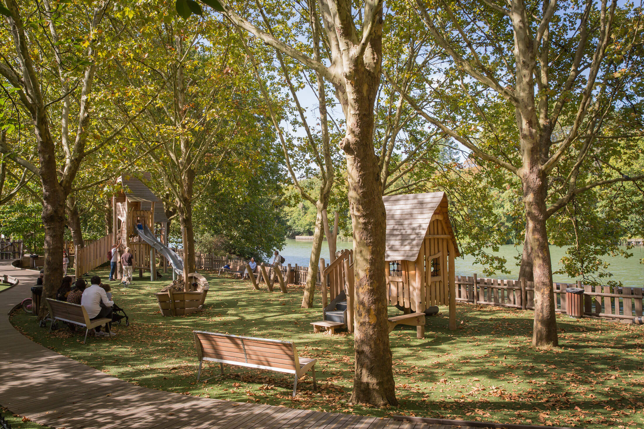 Natural playground in a forest at Maison-Alfort