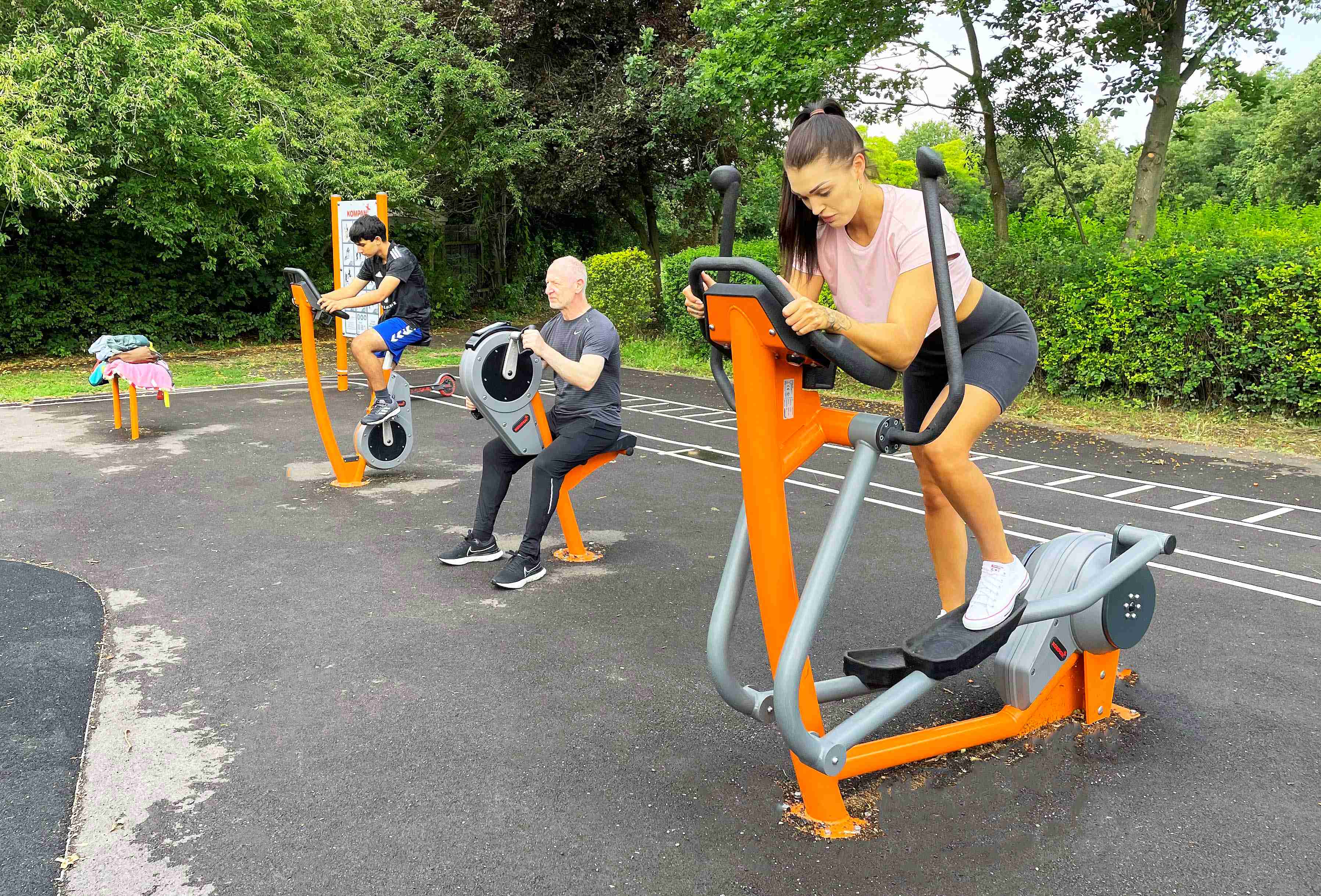 Memorial park outdoor gym - image 3