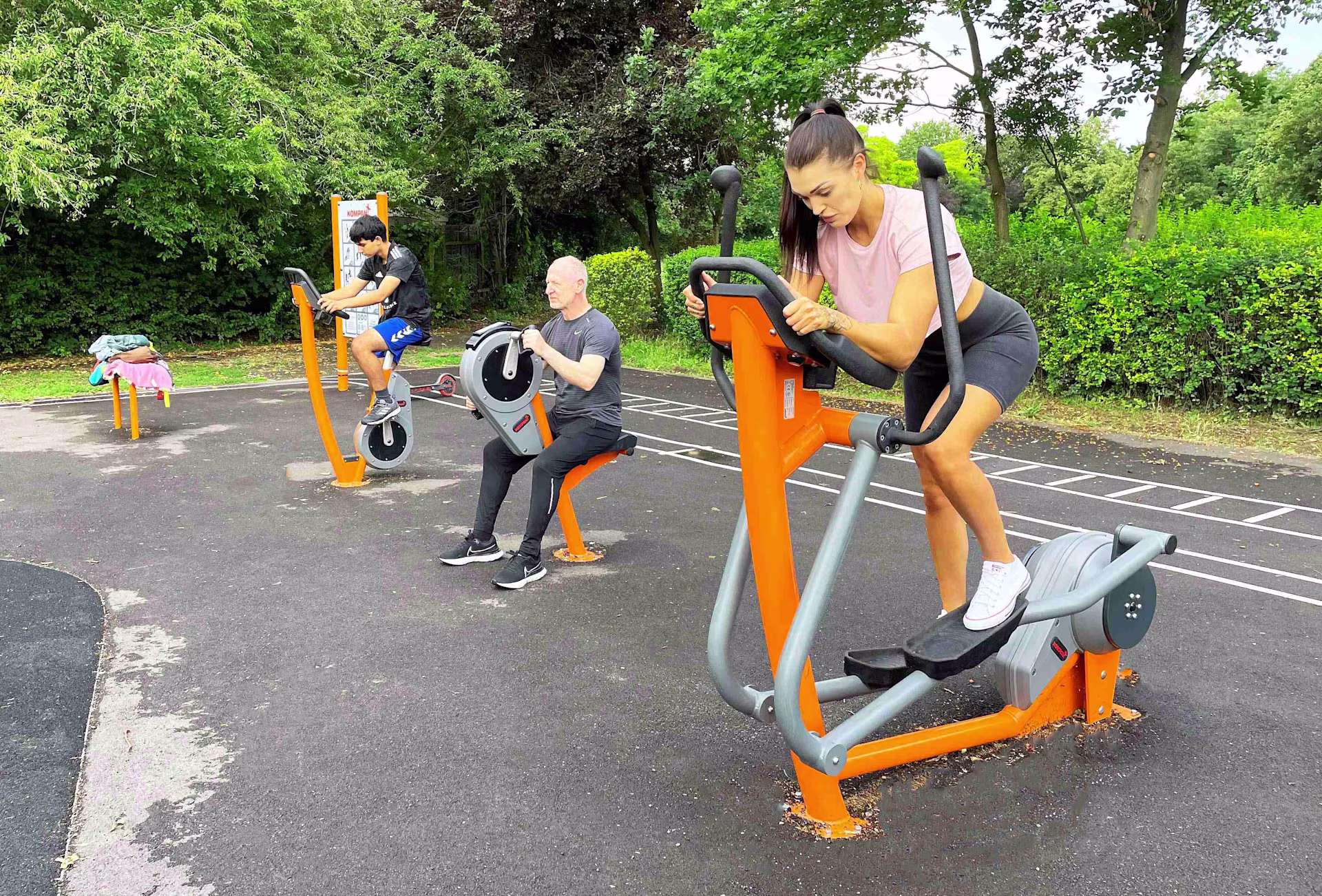 Memorial park outdoor gym - image 3