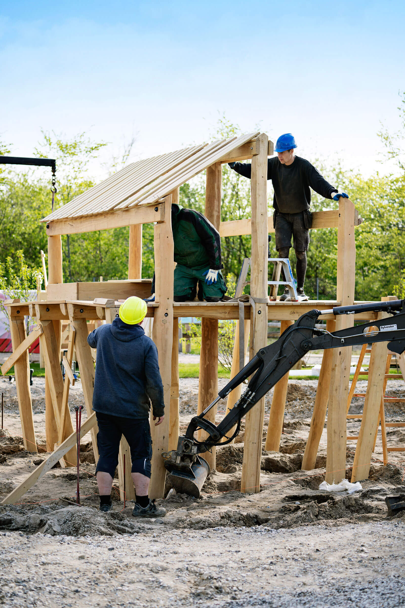 installation of wooden playground at Randers Regnskov in Denmark