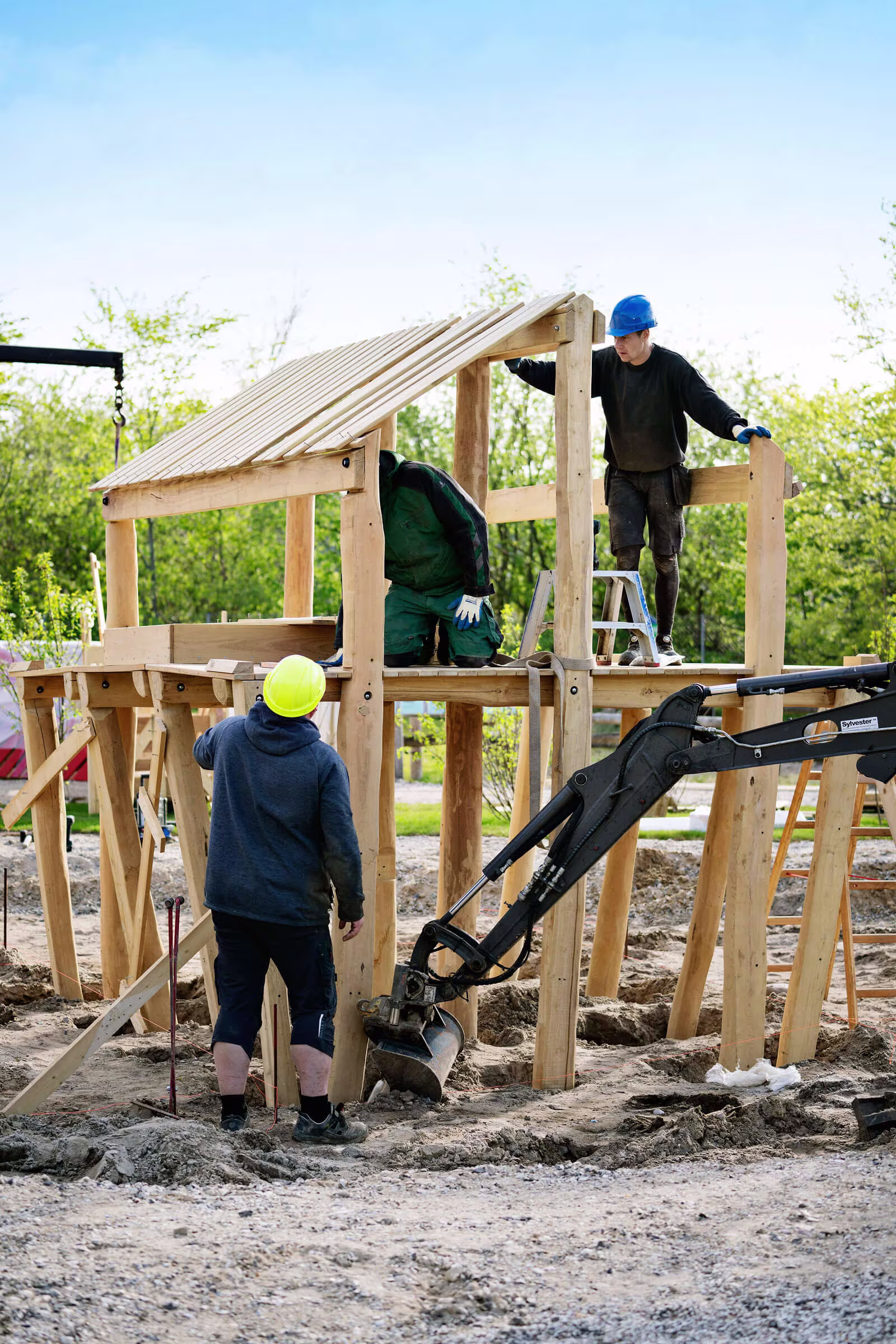 installation of wooden playground at Randers Regnskov in Denmark