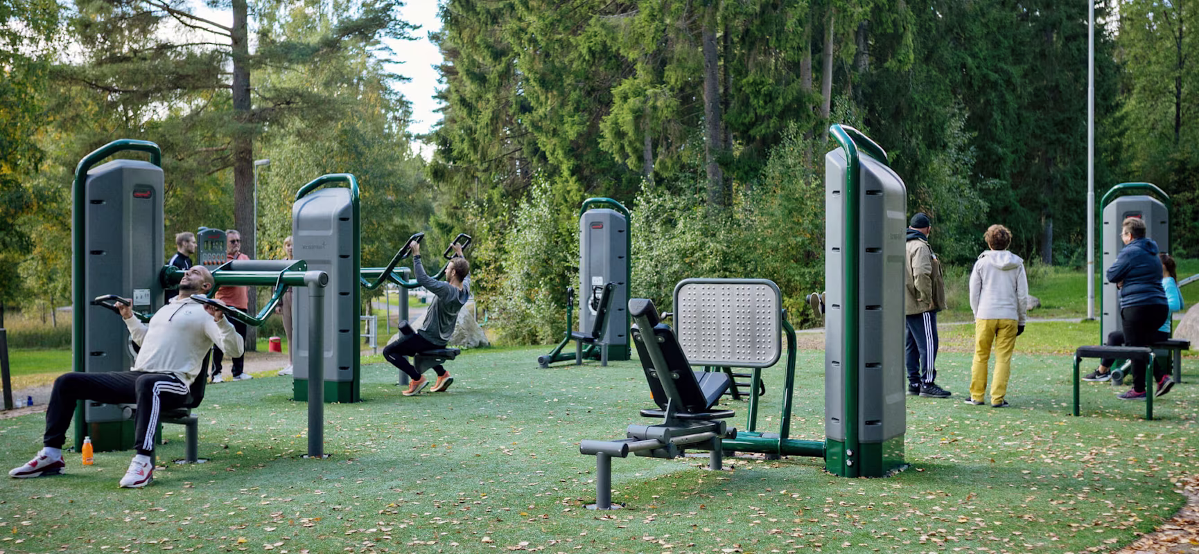 Outdoor Training Park mit Krafttrainingsgeräten in Kypegården