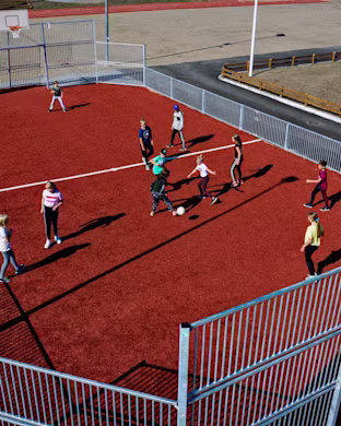 LOCALISED ! What-are-the-benefits-of-a-multi-sport-court topslider