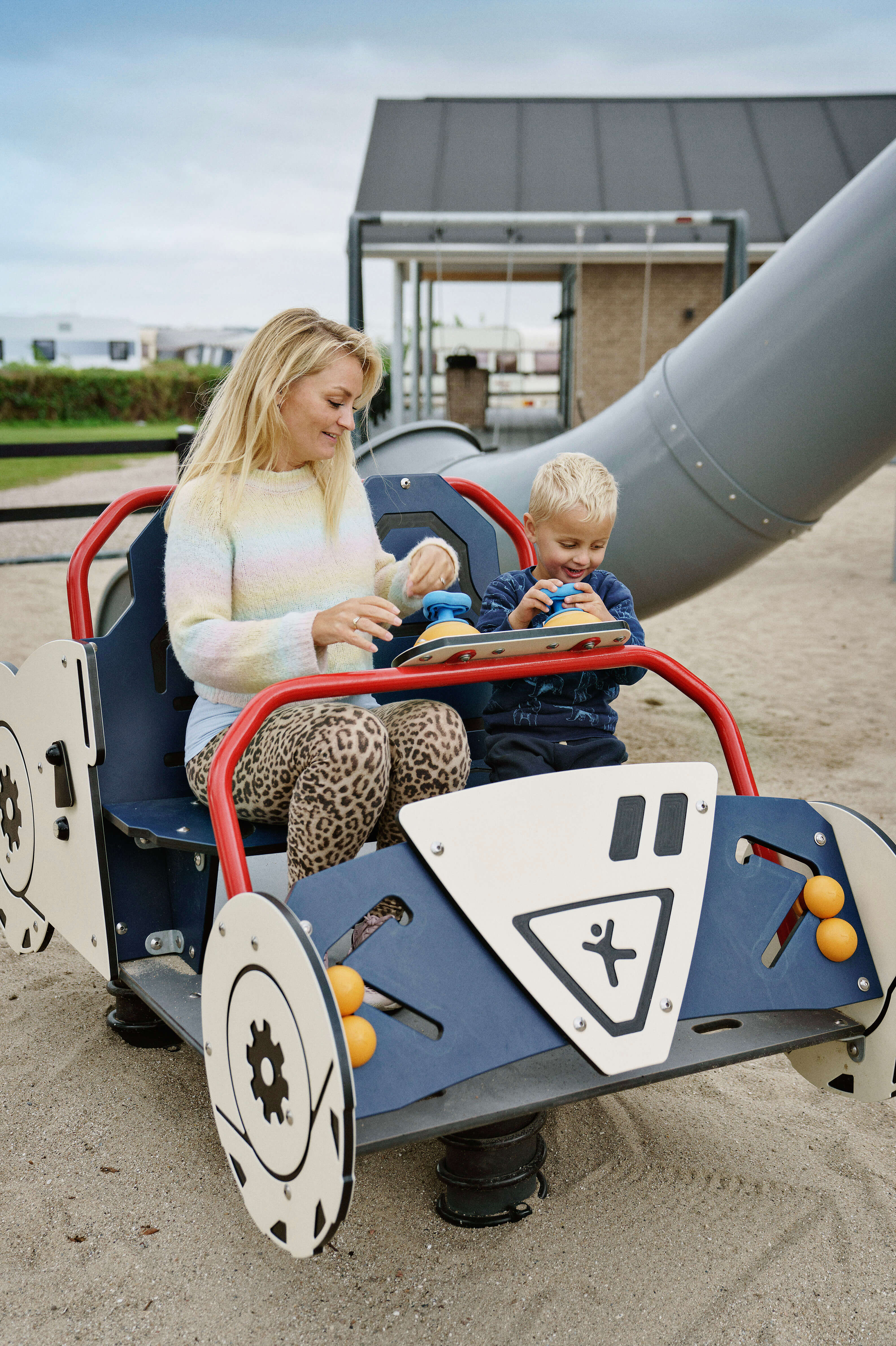 34- SIK7685 - Camp One Mom and son in space car