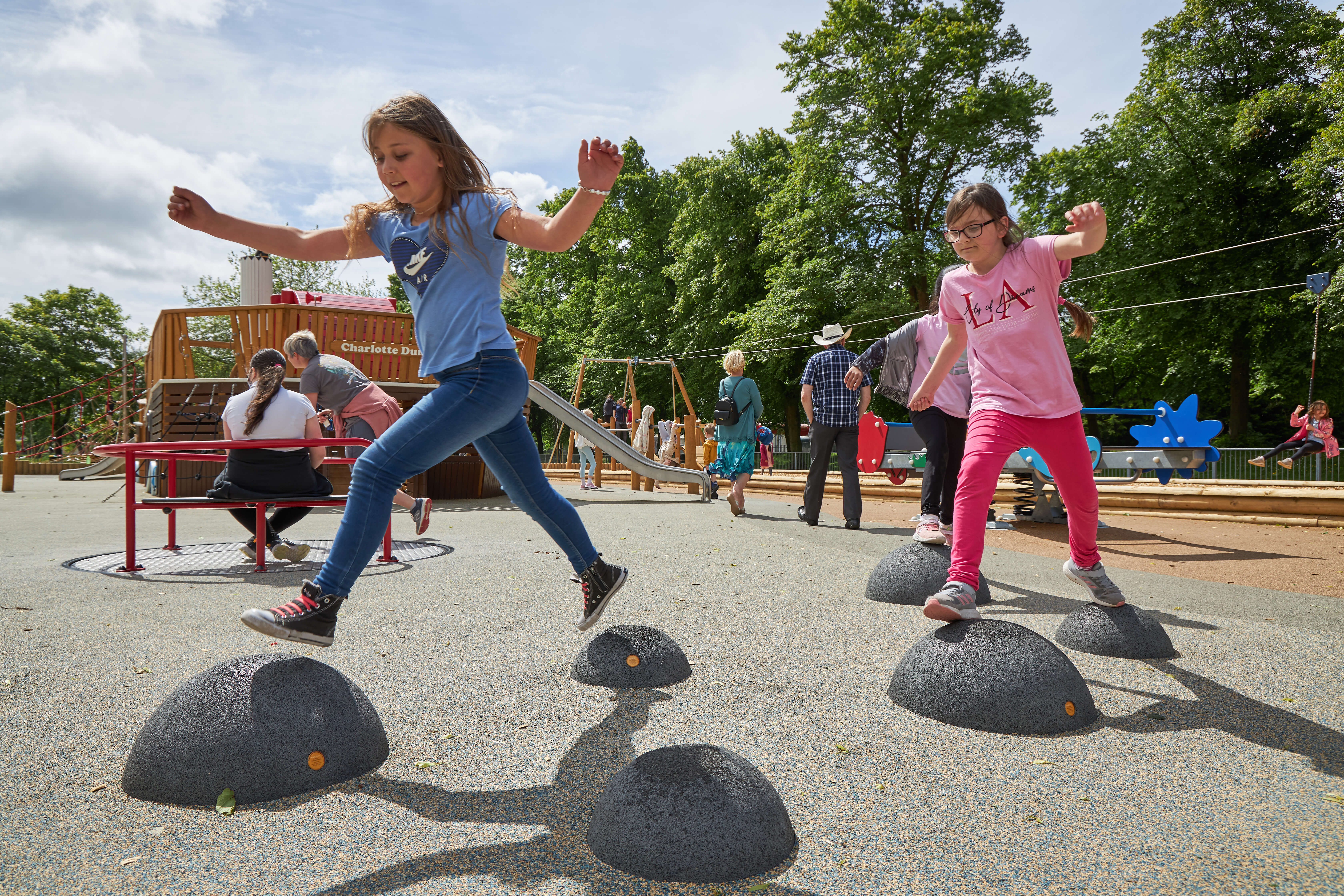 Zetland Park - Kids playing next to Charlotte Dundas
