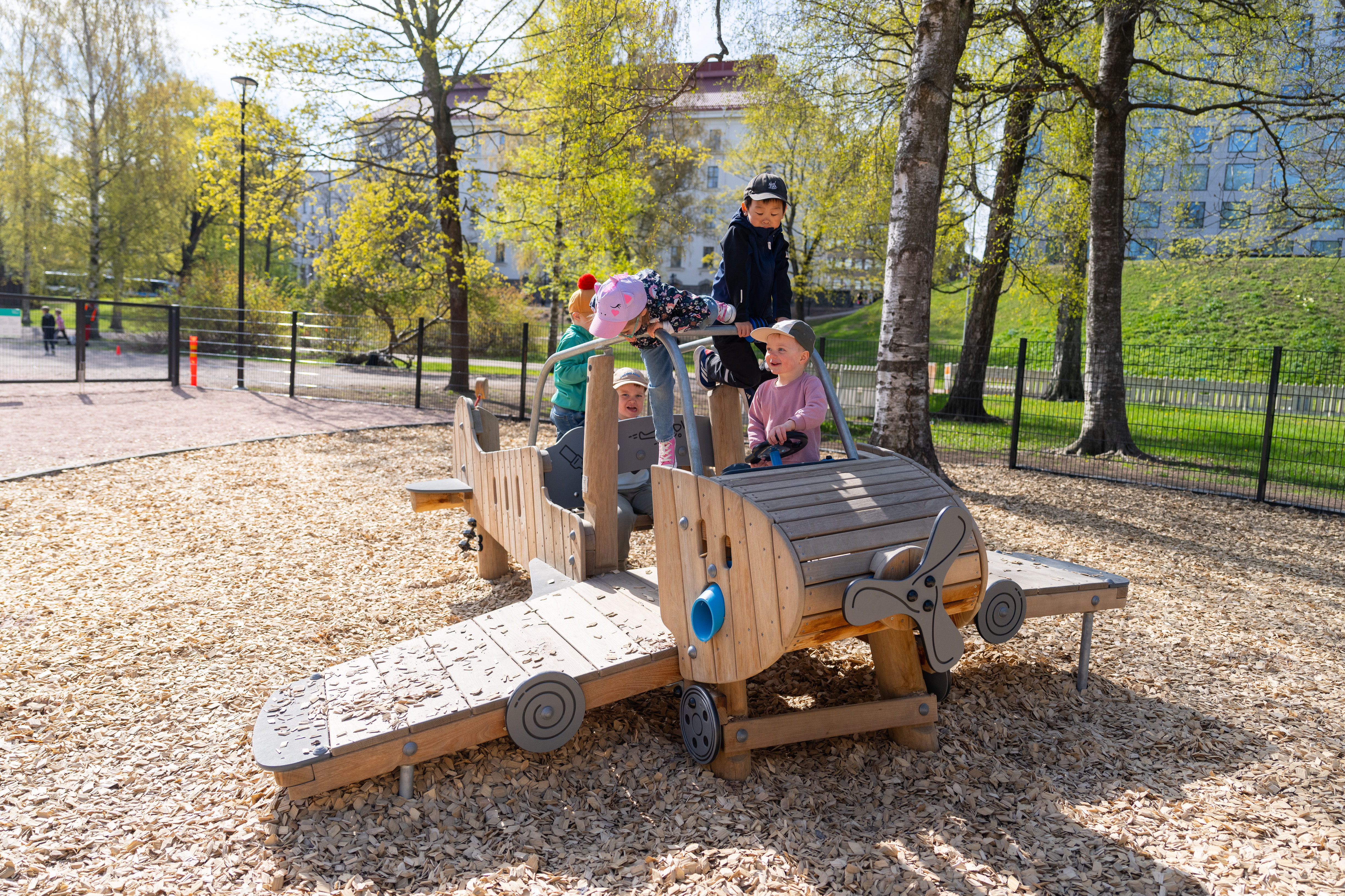 Kaisaniemenpuiston leikkipaikka - Image 13
