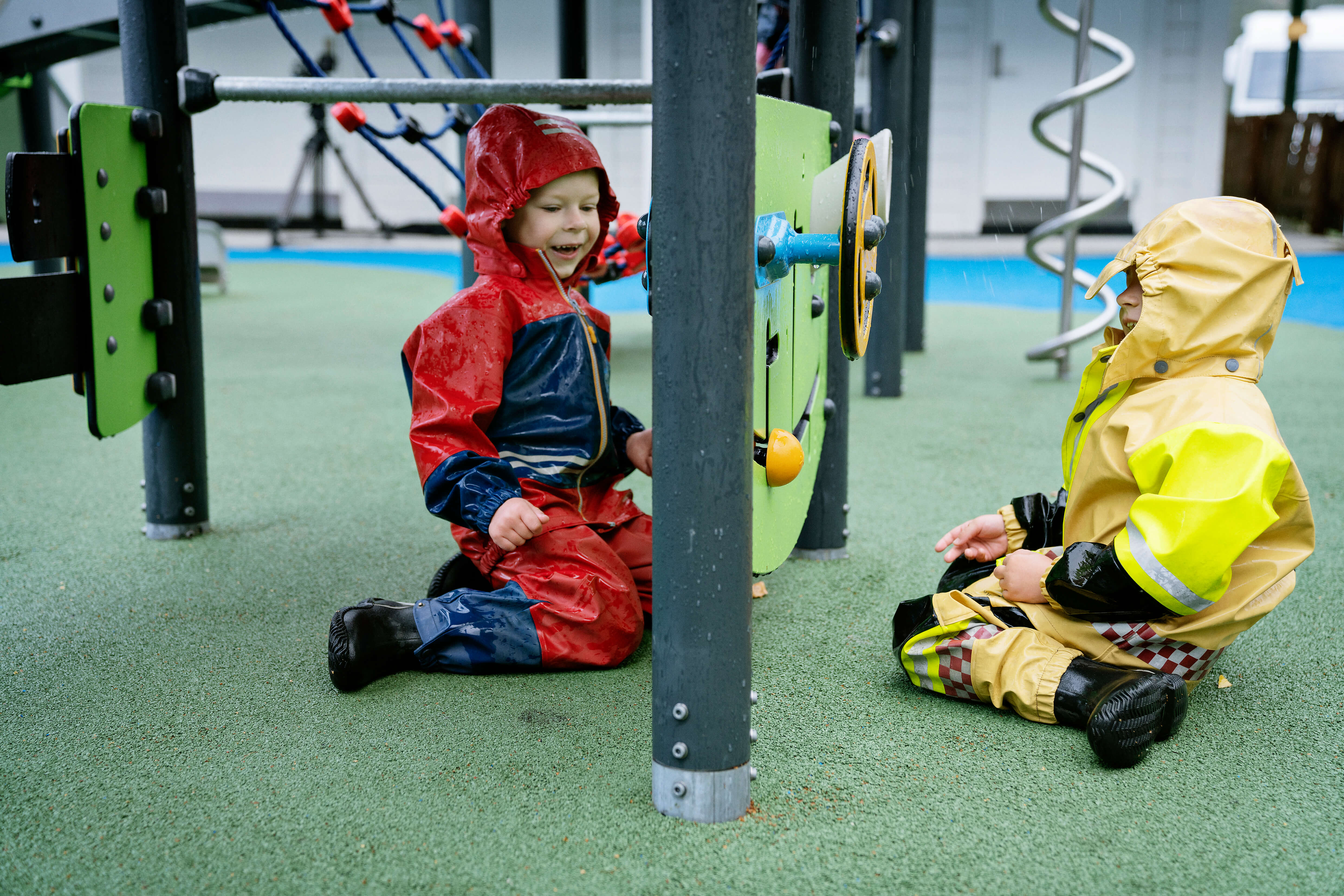 KOMPAN 190912 NORWAY 9310 - Kinsarvik Camping kids playing in the rain