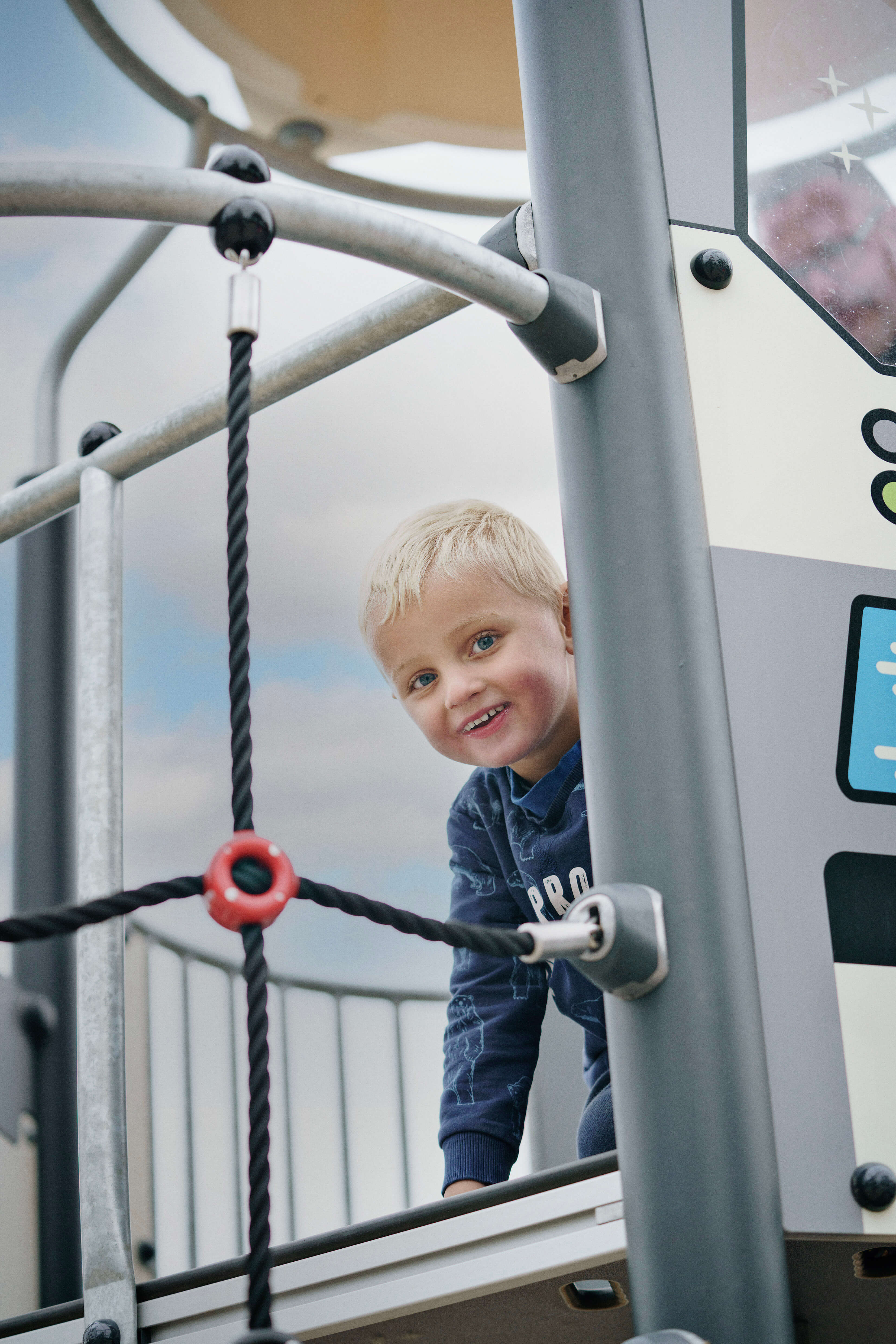 13- SIK6977 - Camp One Astronaut peeping out from cockpit