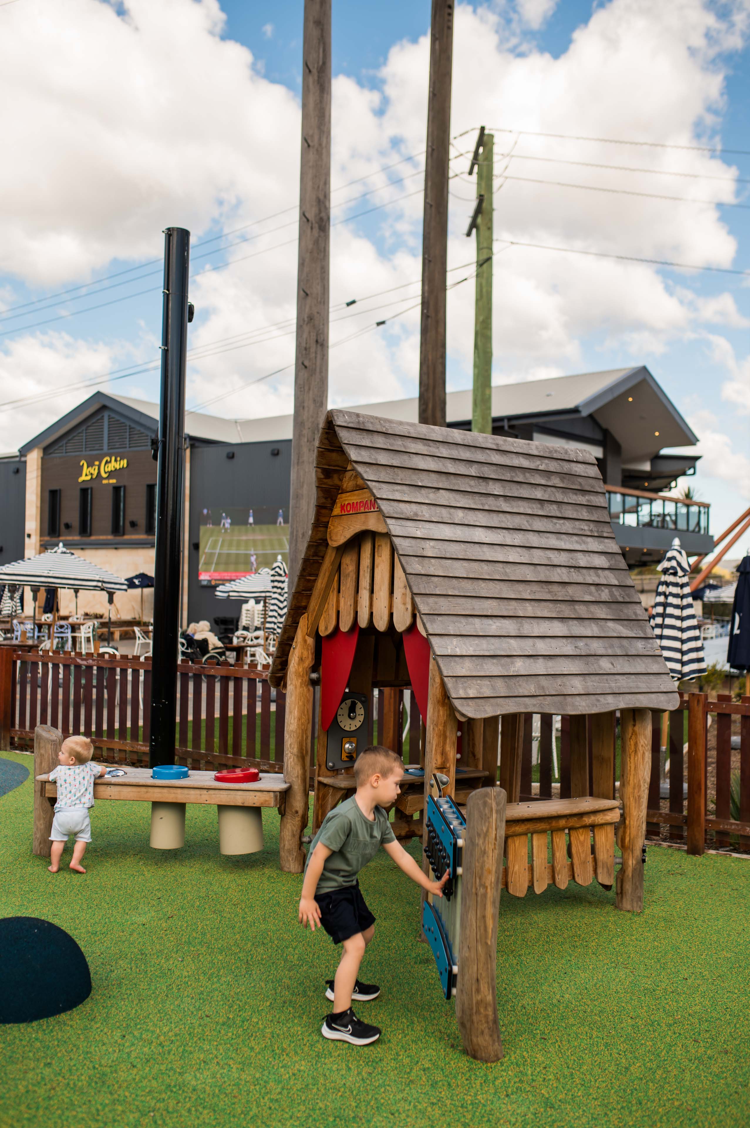 Log Cabin Hotel, Penrith - image 