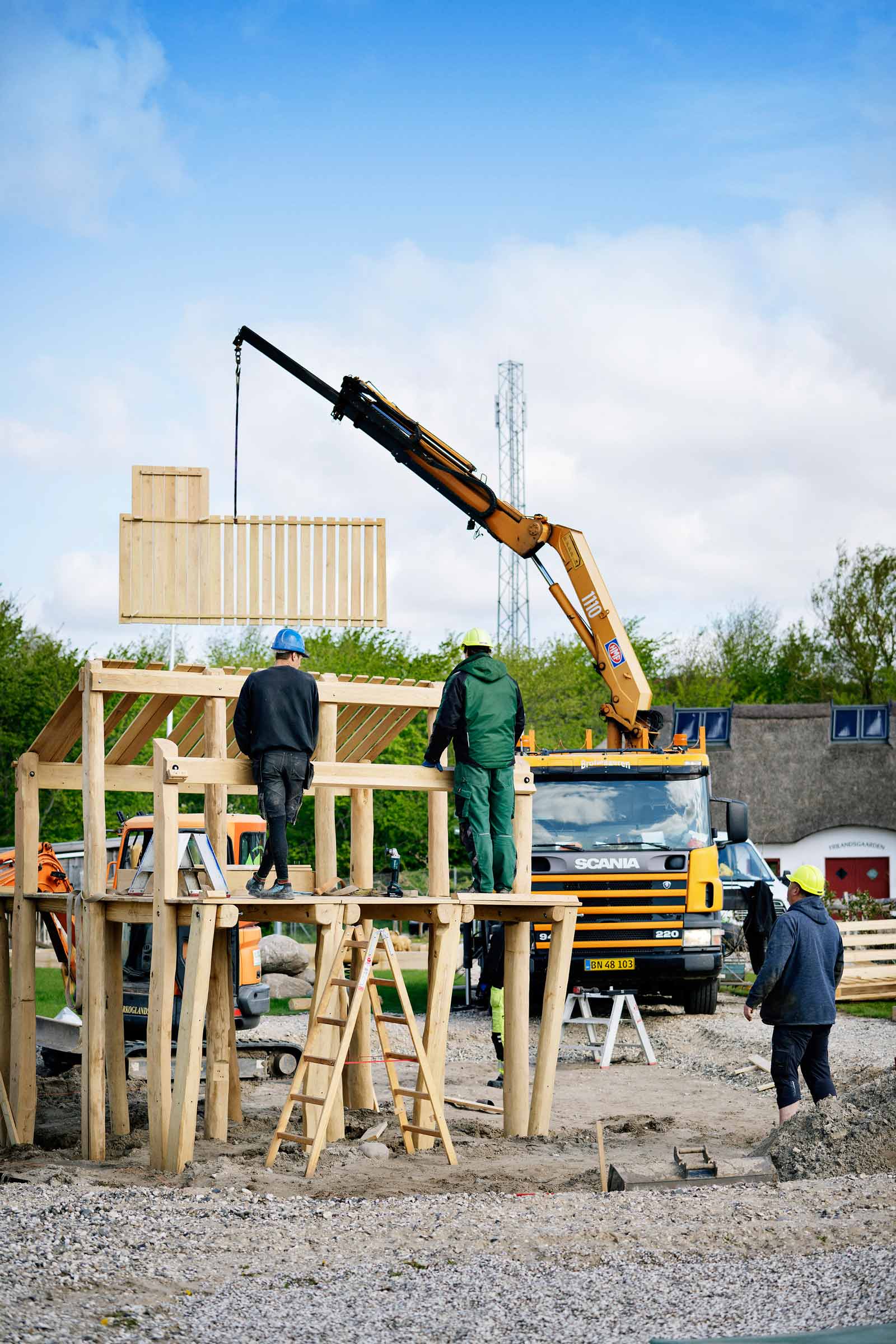 Installation Robinia Barn Roof localised