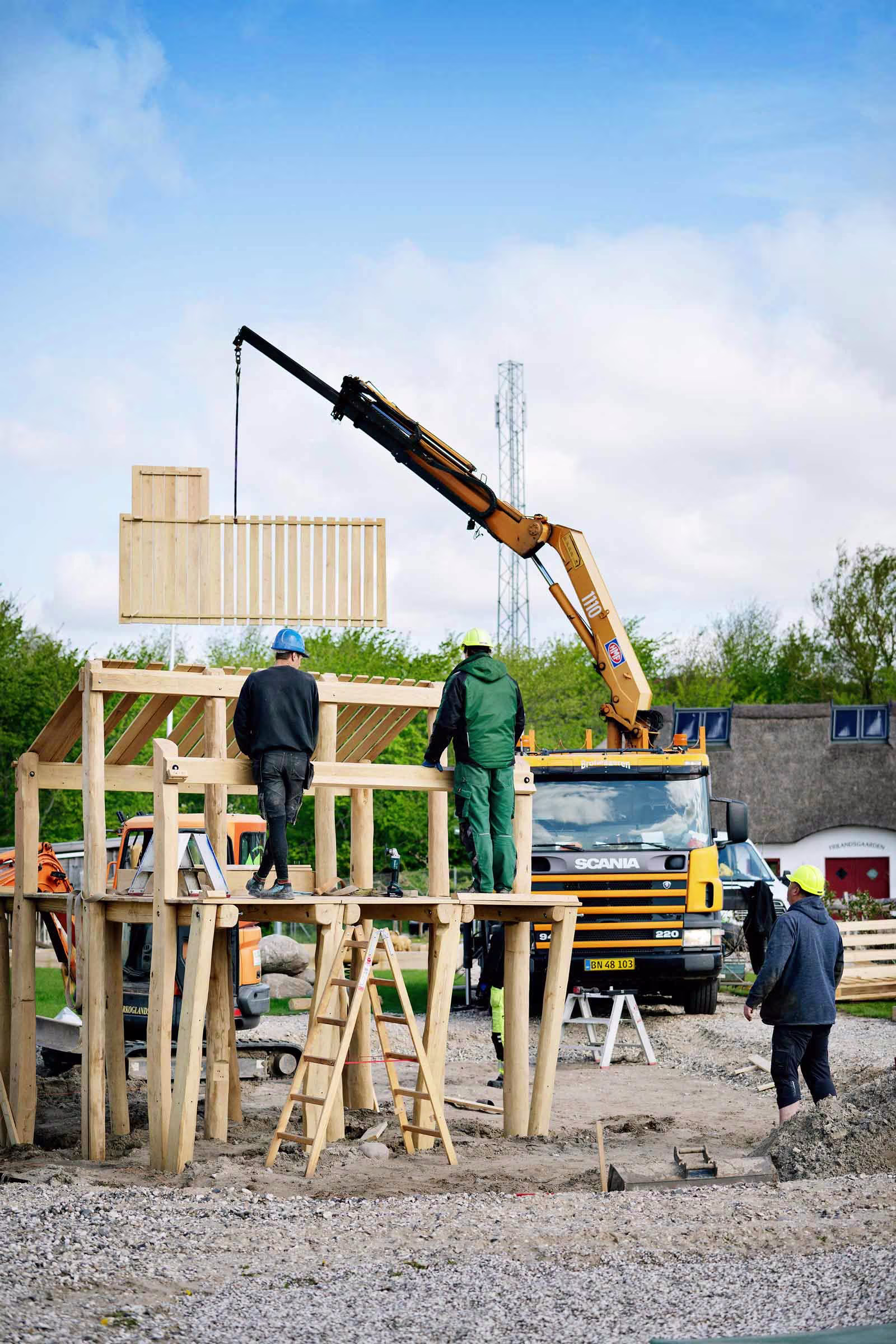 Installation Robinia Barn Roof localised