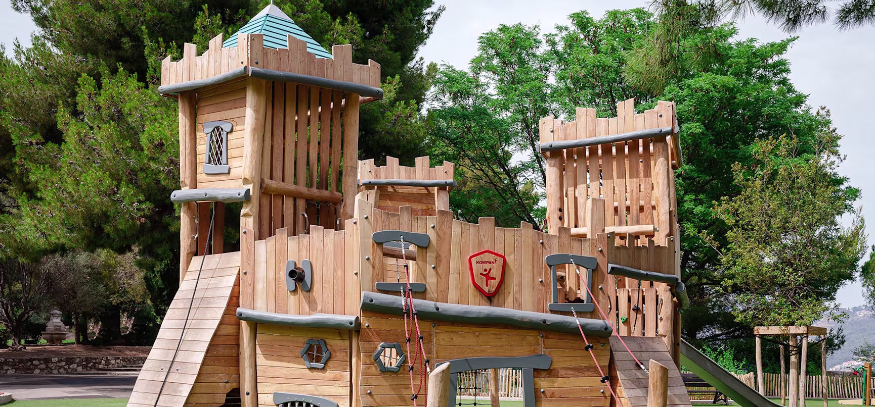 Aire de jeux en bois à Nice