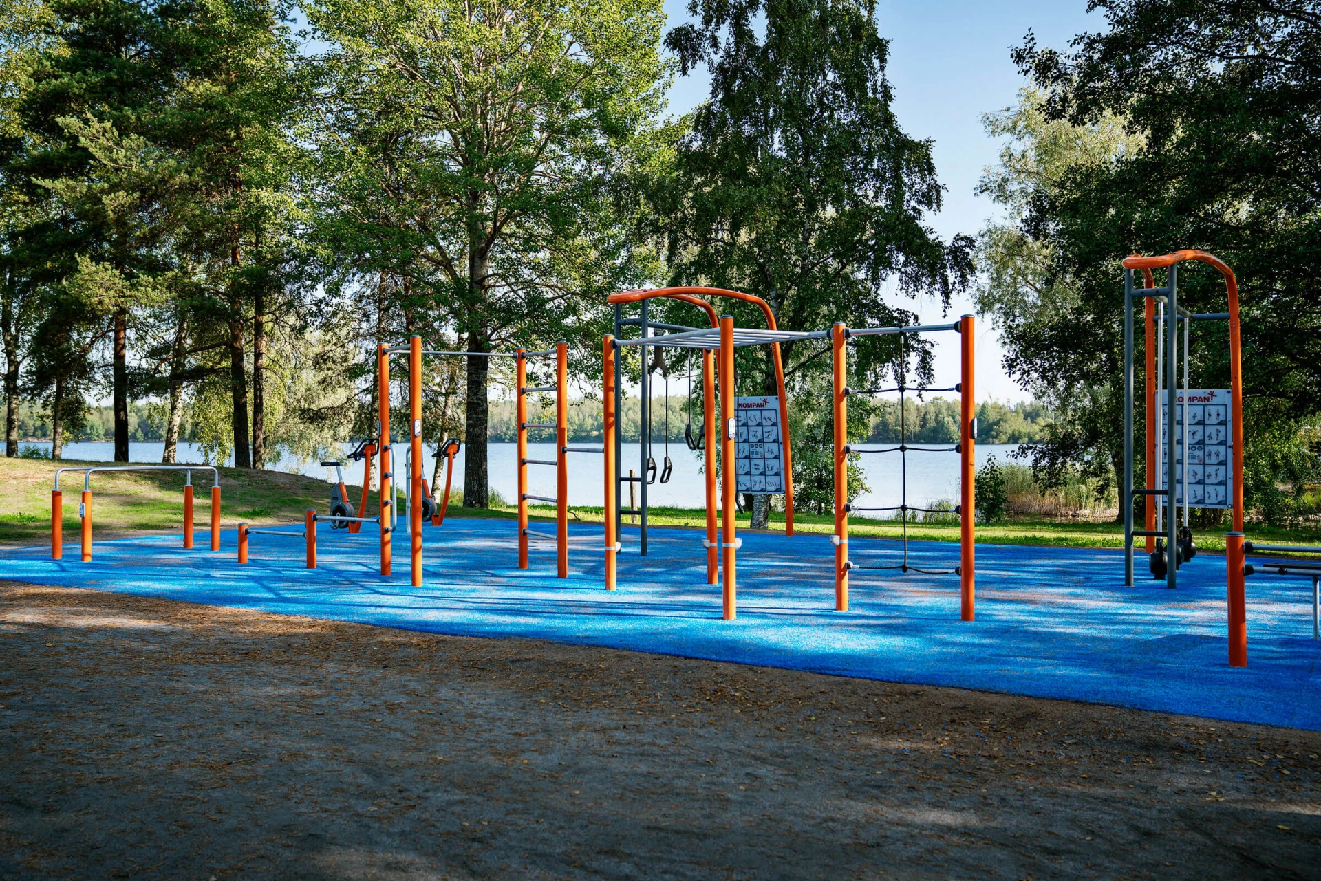 Street workout et équipement calisteniques d'extérieur dans la zone d'activité de Varkaus.