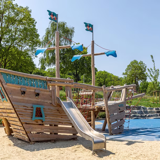 Beispiel für einen mittelgroßen Spielplatz