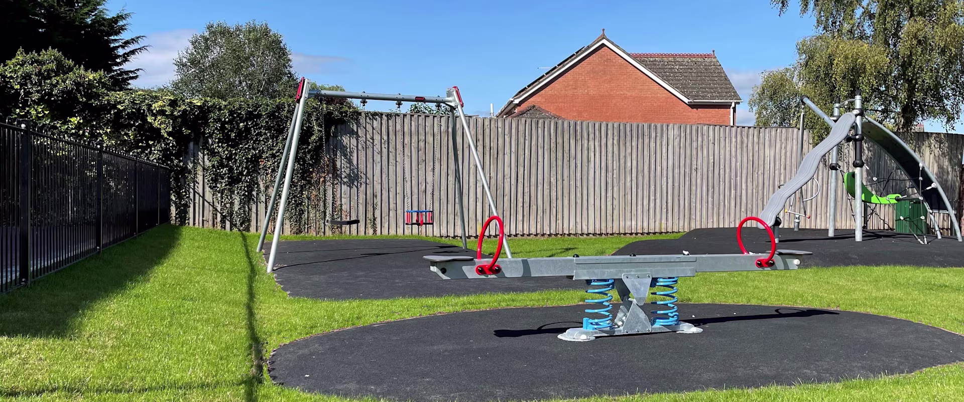 Tudor close - image 2