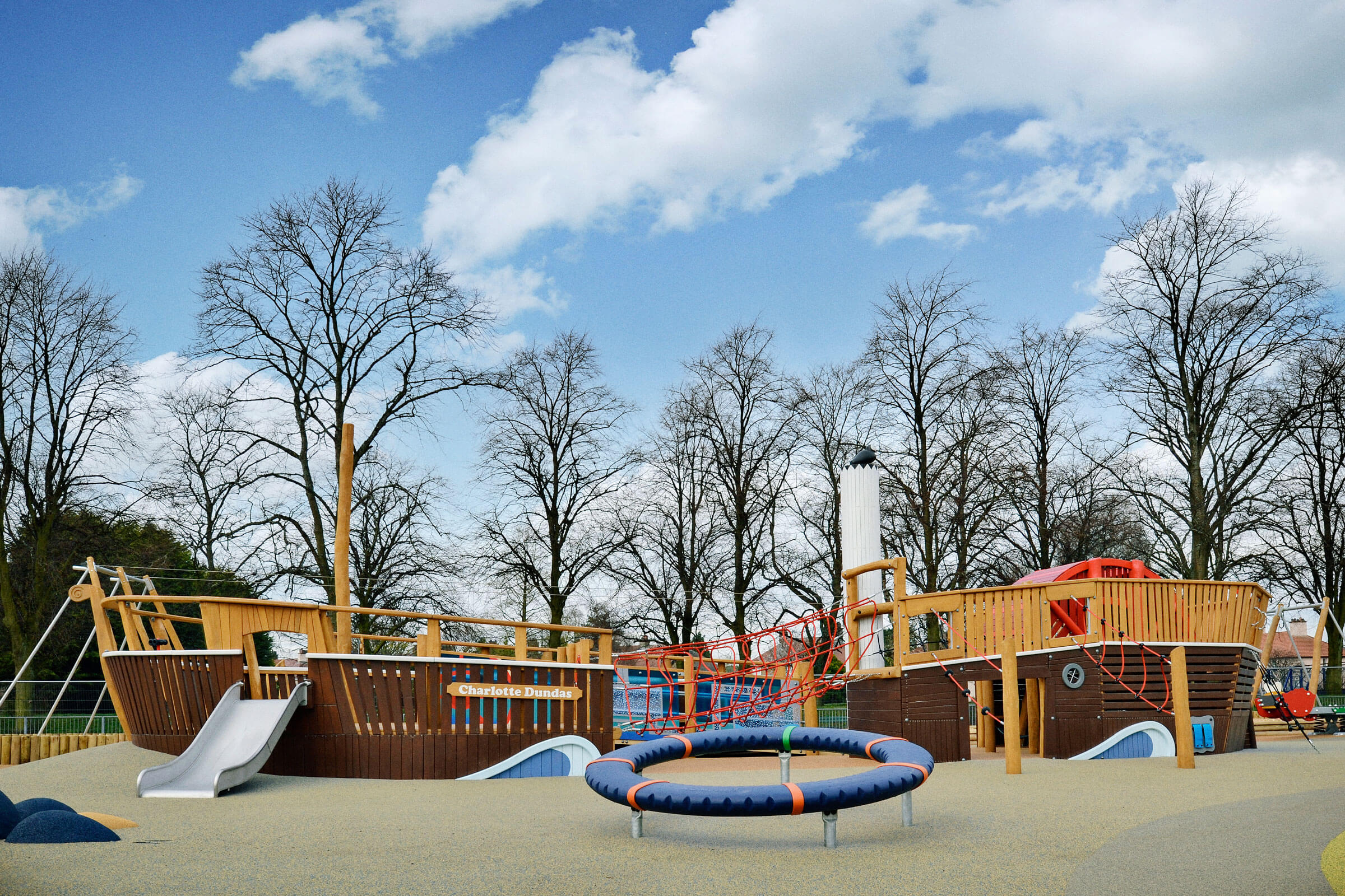 Zetland Park - Supernova next to ship