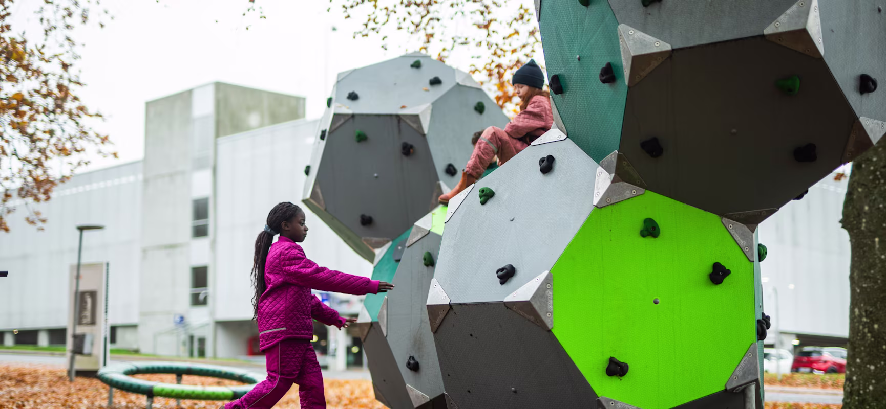 two girls climbing om playground climbing bloqx