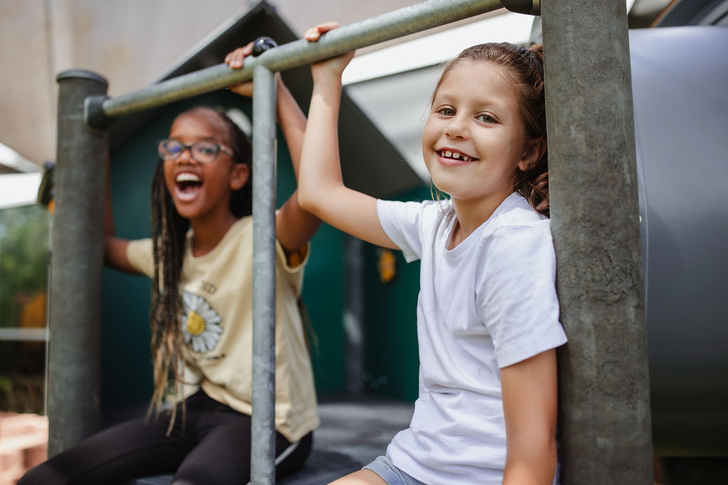 two girls climbing om playground climbing bloqx