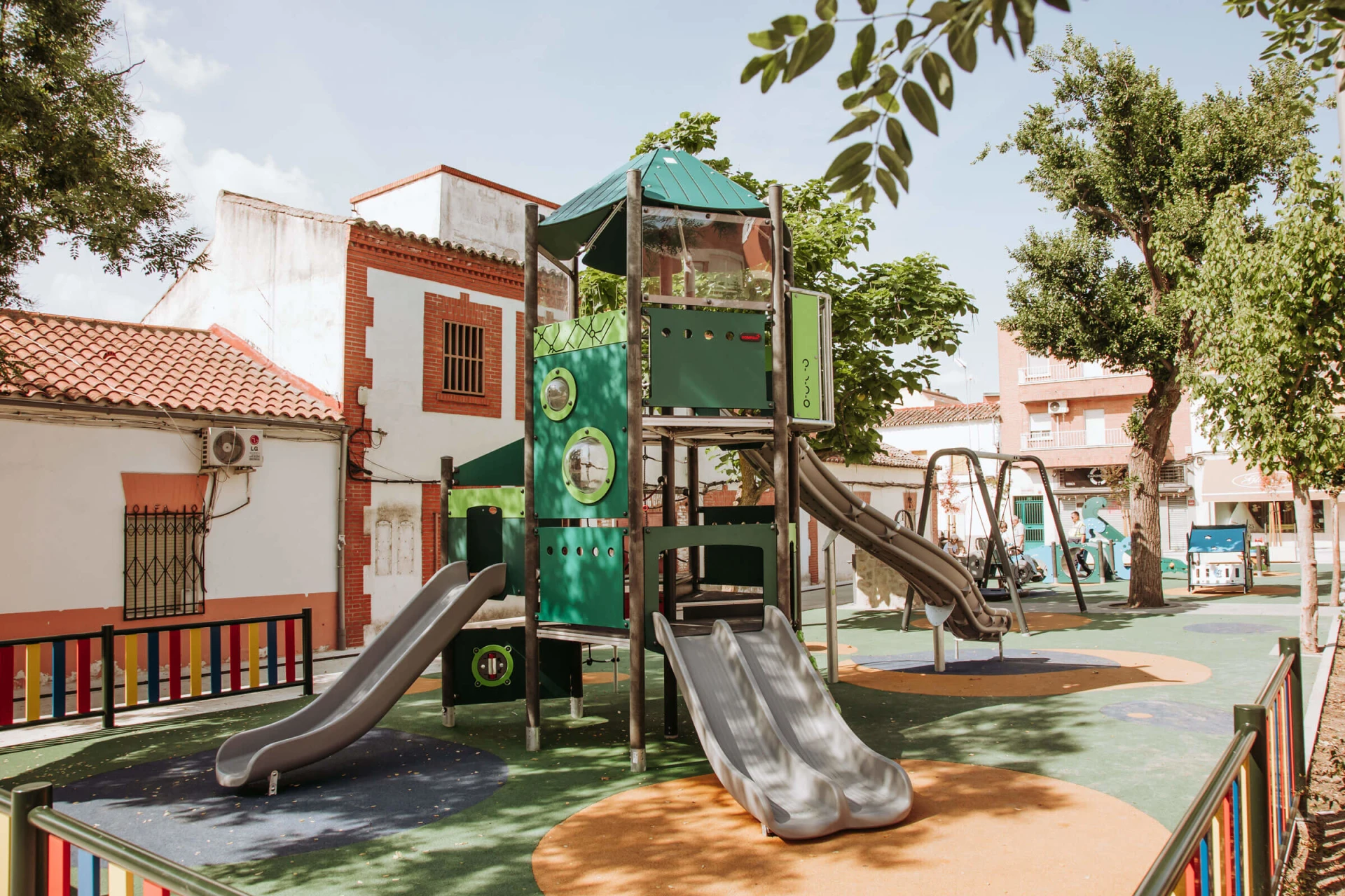 parco giochi in Spagna realizzato con materiali riciclati.