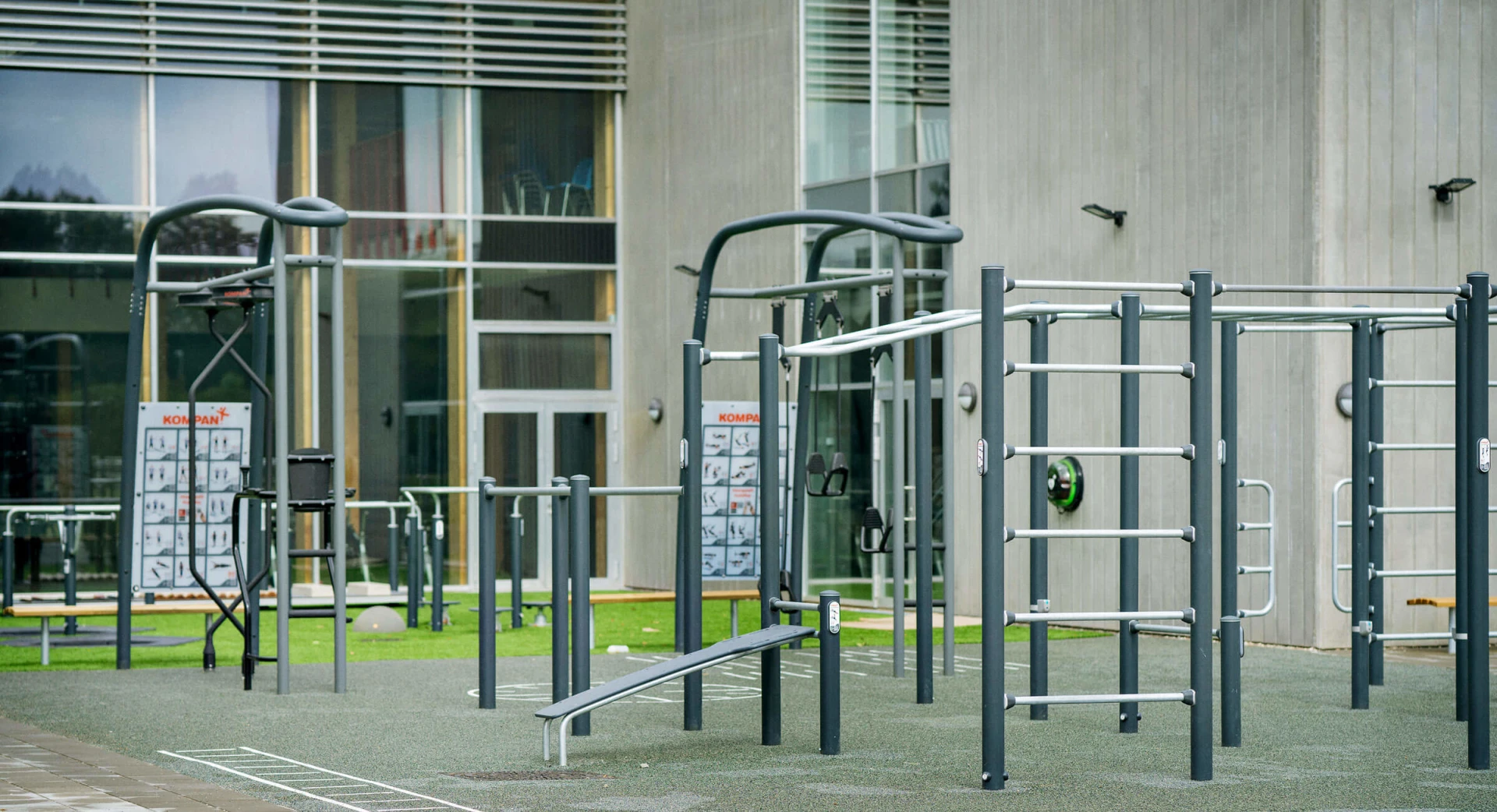 Outdoor fitness site with functional and strength training equipment at SG Huset in Denmark