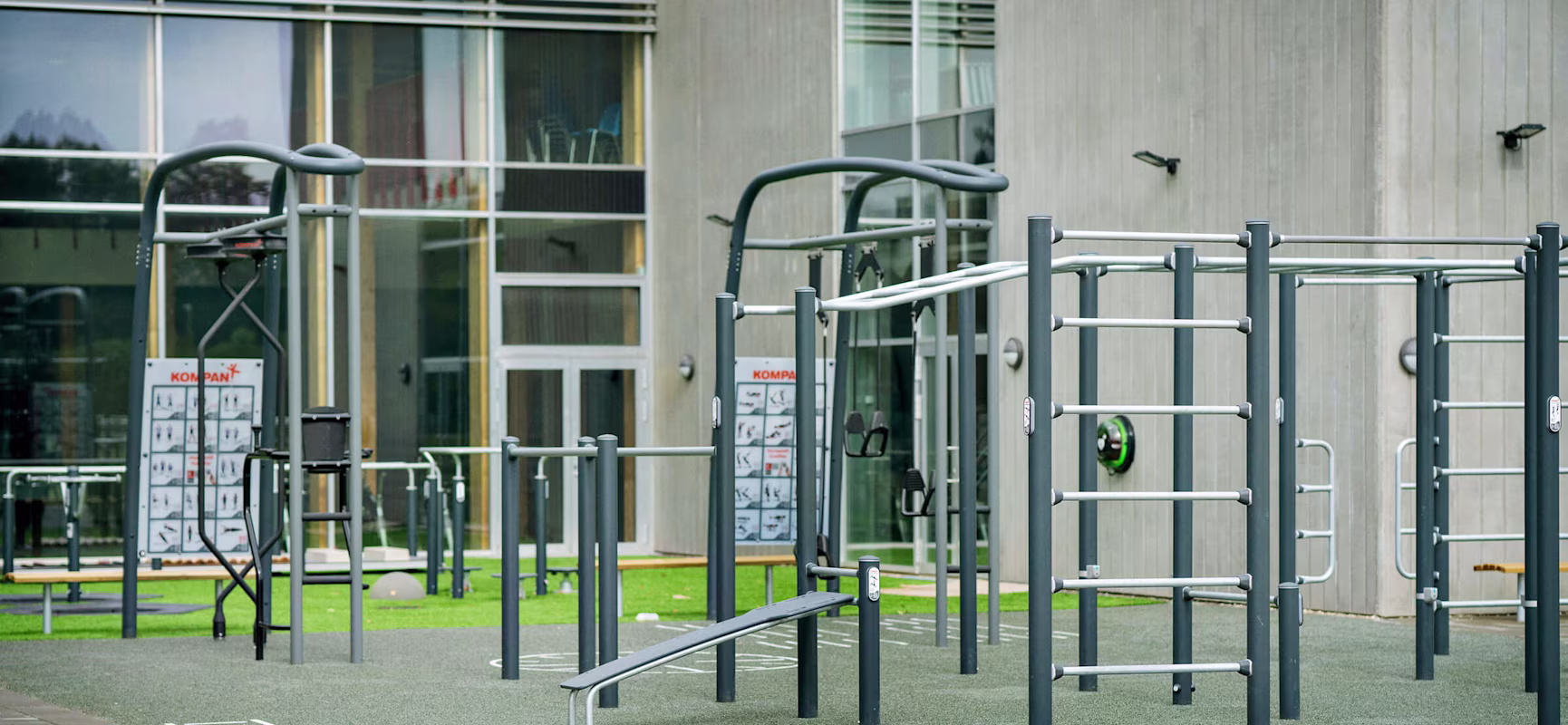 Outdoor fitness site with functional and strength training equipment at SG Huset in Denmark