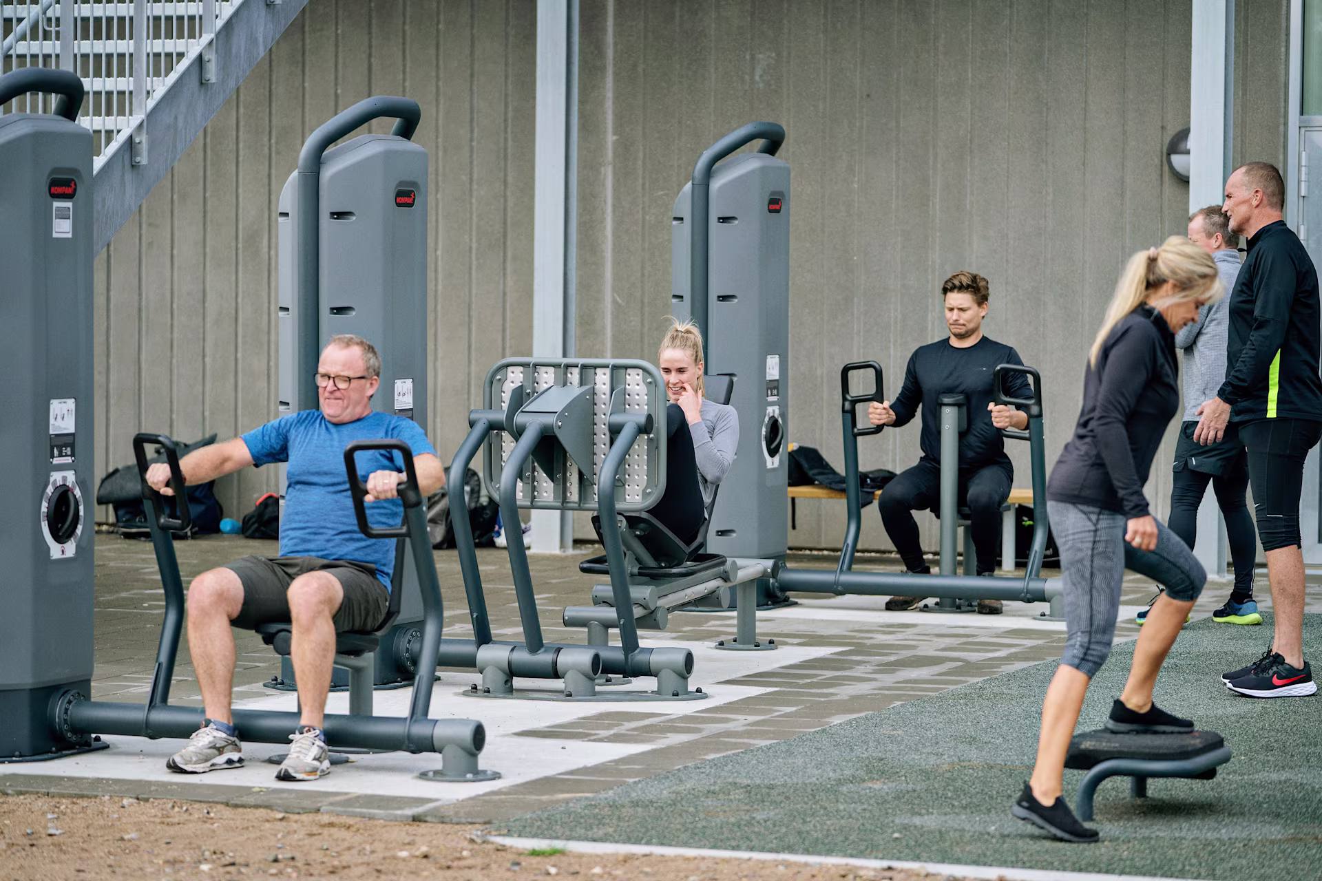 Trainierende auf Fitnessplatz - Schweiz