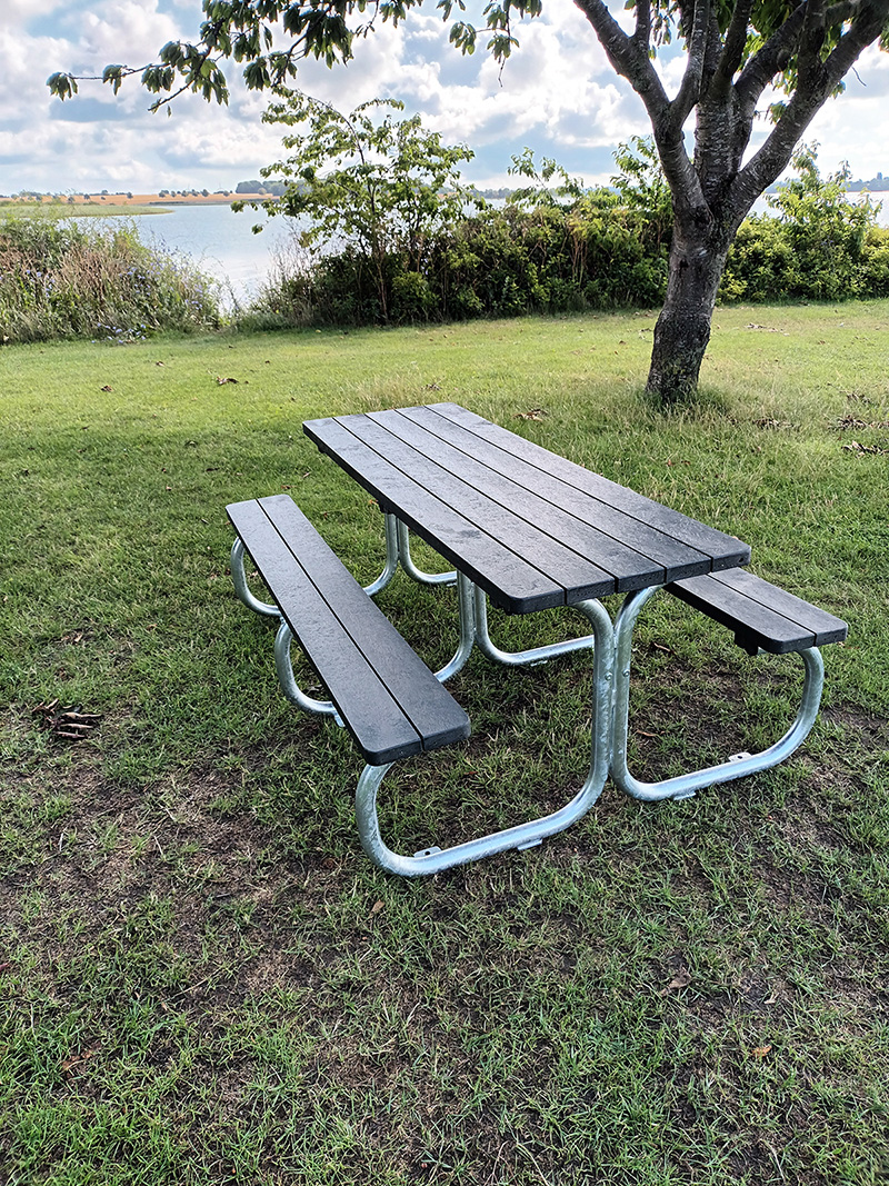 Återvunna parkmöbler - image