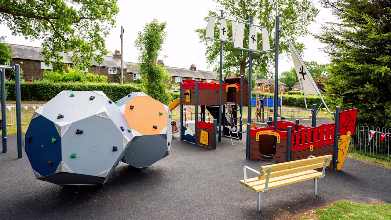 Holland Park, Mill Lane Playground, Tandridge District Council_UK_3