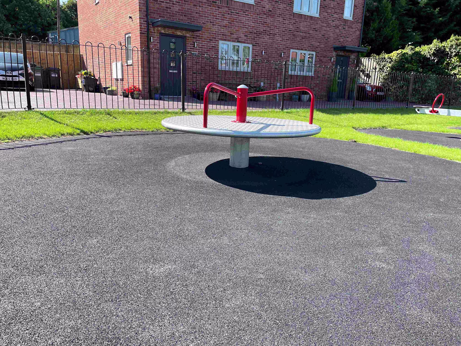 Tudor close - image 3