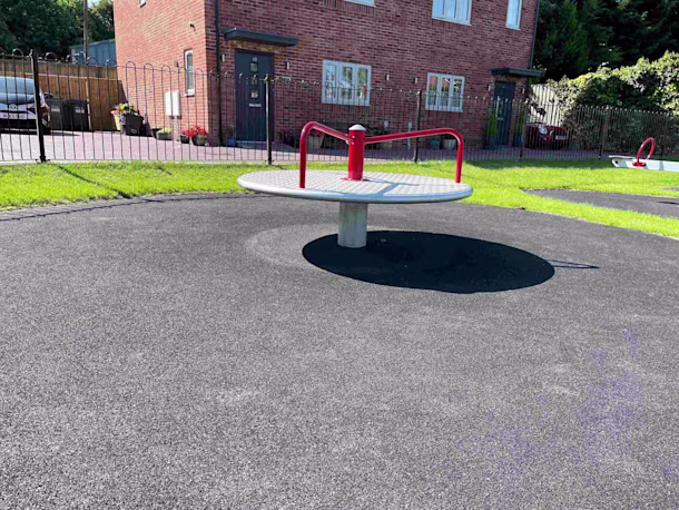Tudor close - image 3