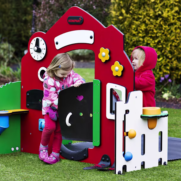 children playing indoor at a mall on service and workshop toddler station