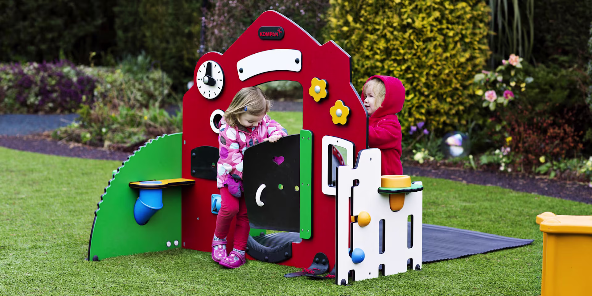 children playing indoor at a mall on service and workshop toddler station