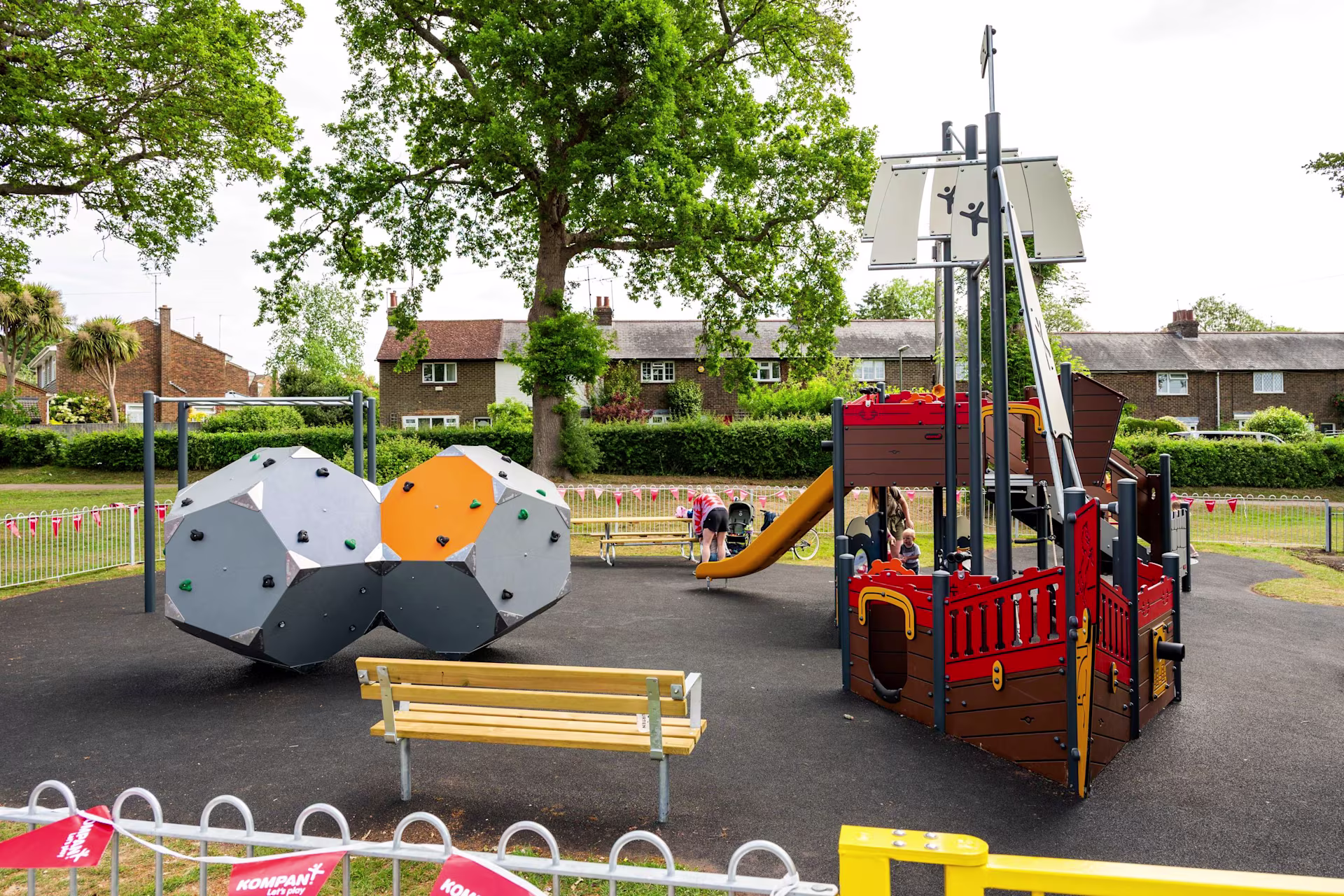 Holland Park, Mill Lane Playground, Tandridge District Council_UK_4